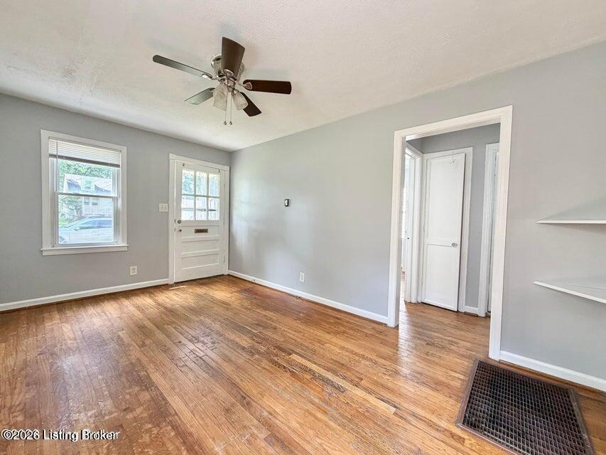 927 Beecher St Property Photo 5