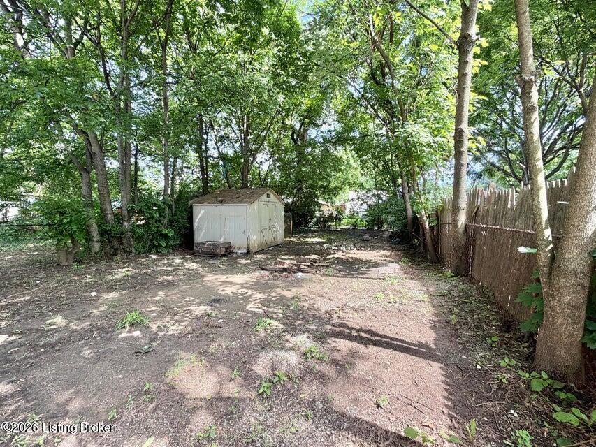 927 Beecher St Property Photo 11