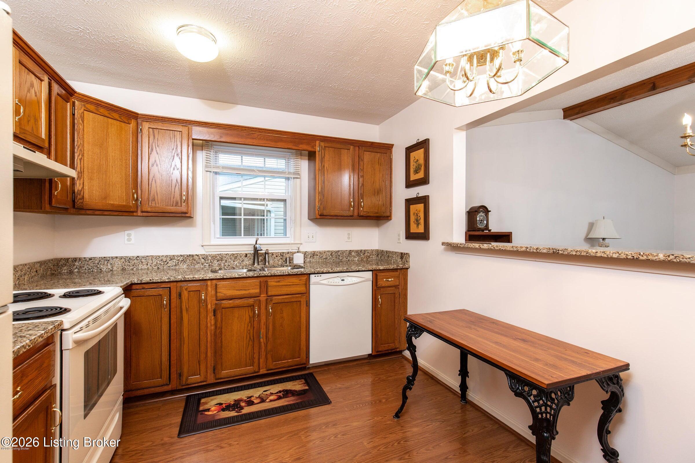 10206 Brownhurst Ct Property Photo 4