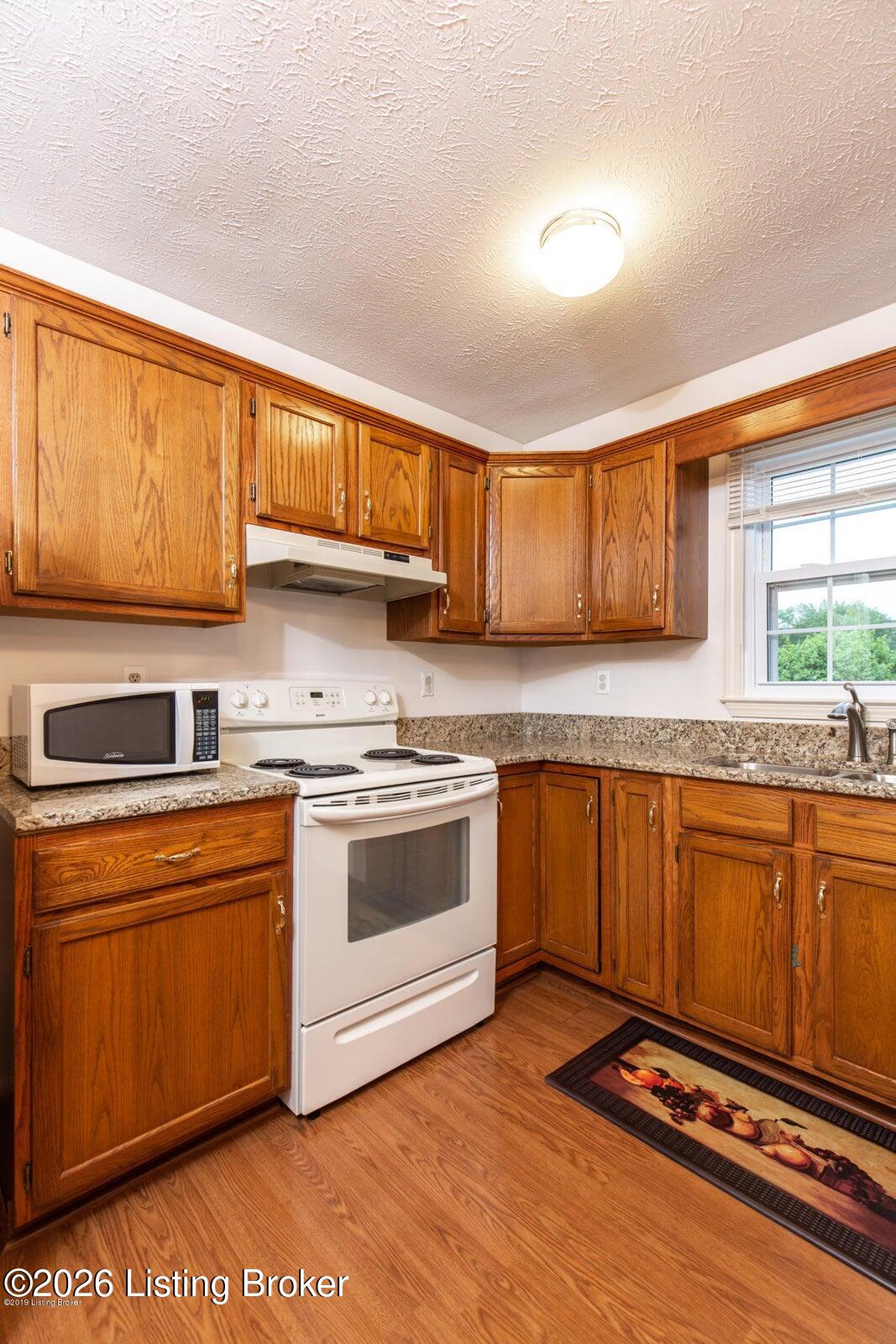 10206 Brownhurst Ct Property Photo 5