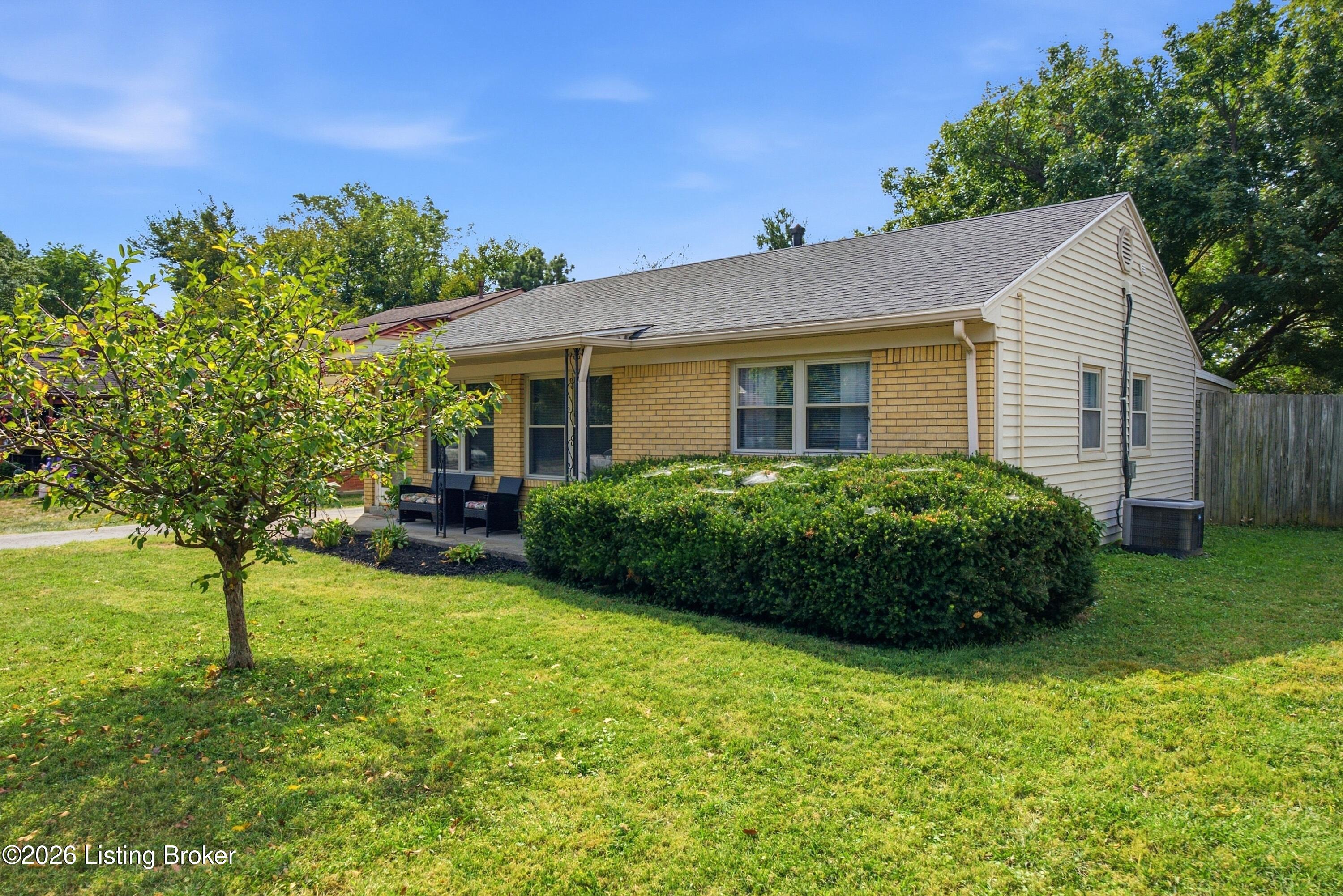 3118 Commander Dr Property Photo 4