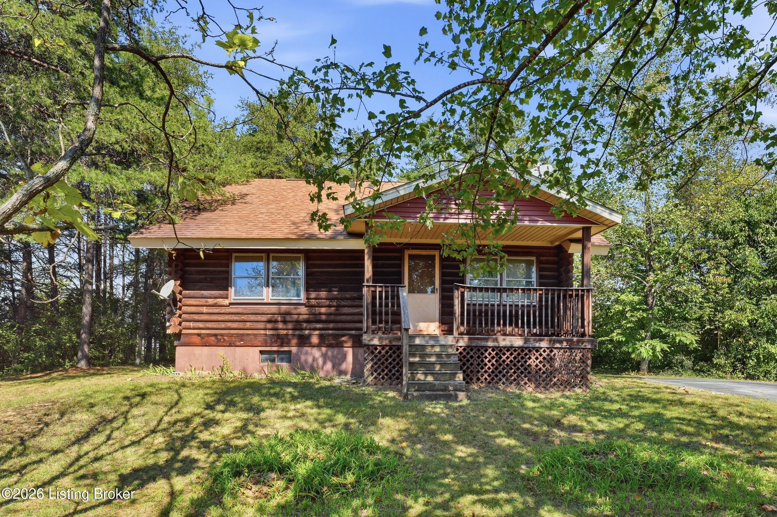 495 E Valleyview Dr Property Photo 2