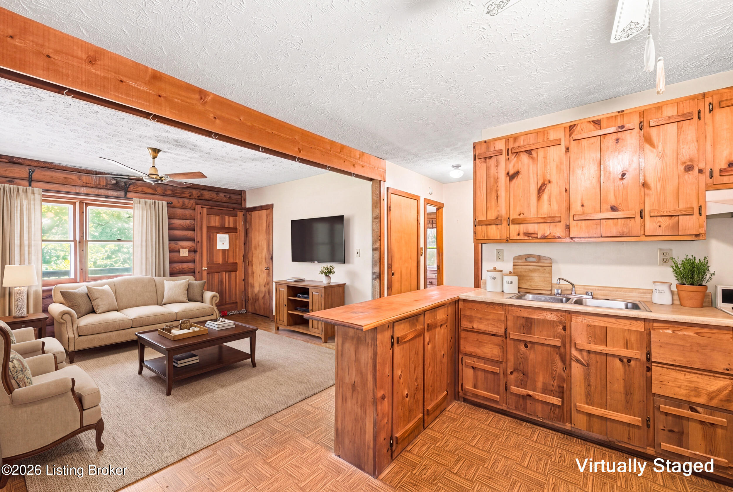 495 E Valleyview Dr Property Photo 3