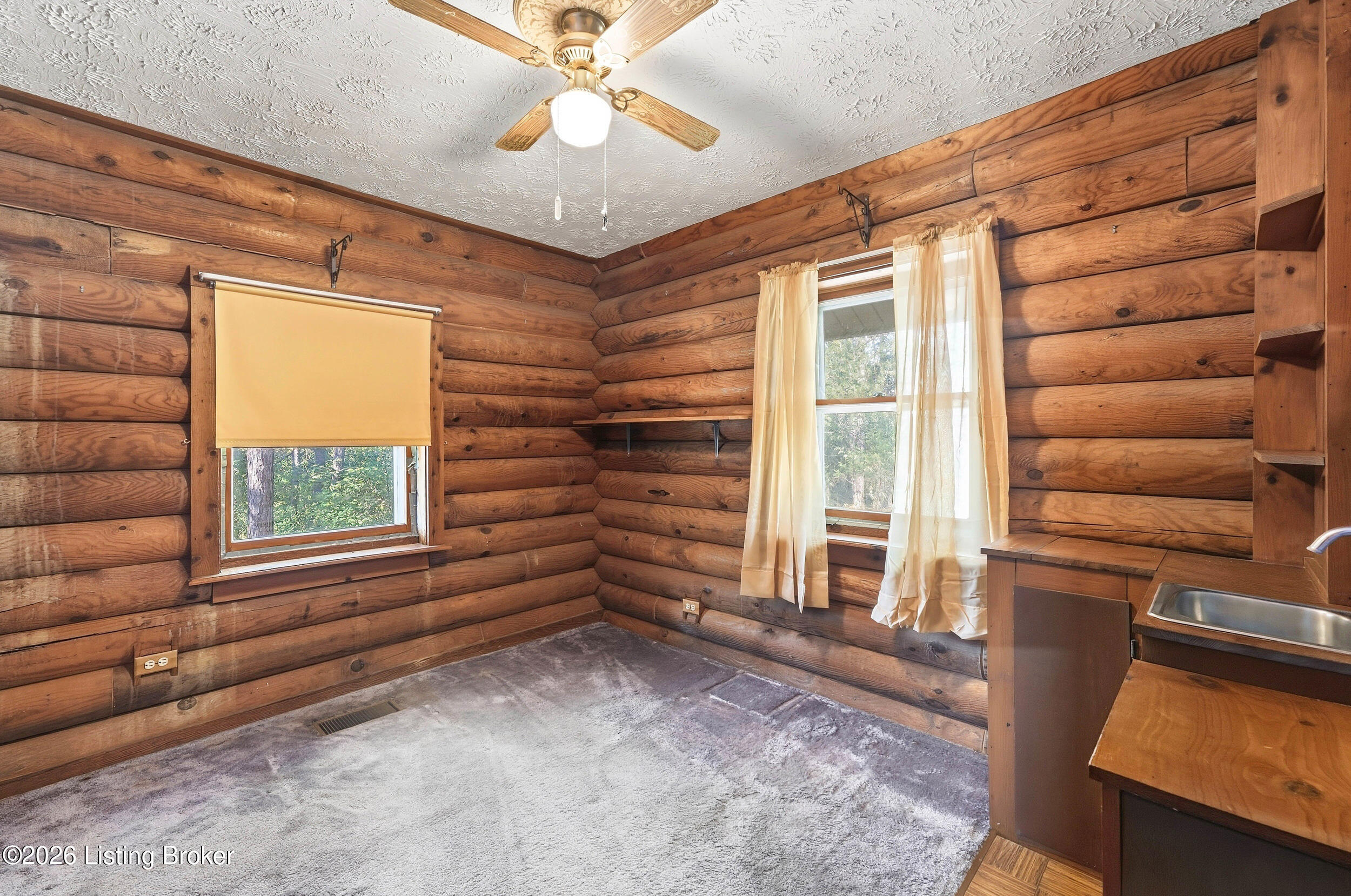 495 E Valleyview Dr Property Photo 7