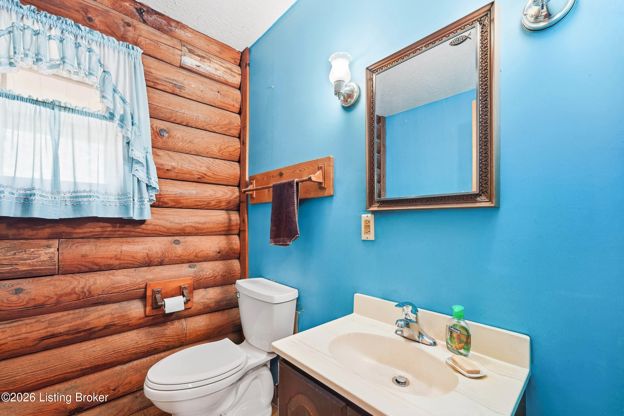 495 E Valleyview Dr Property Photo 8