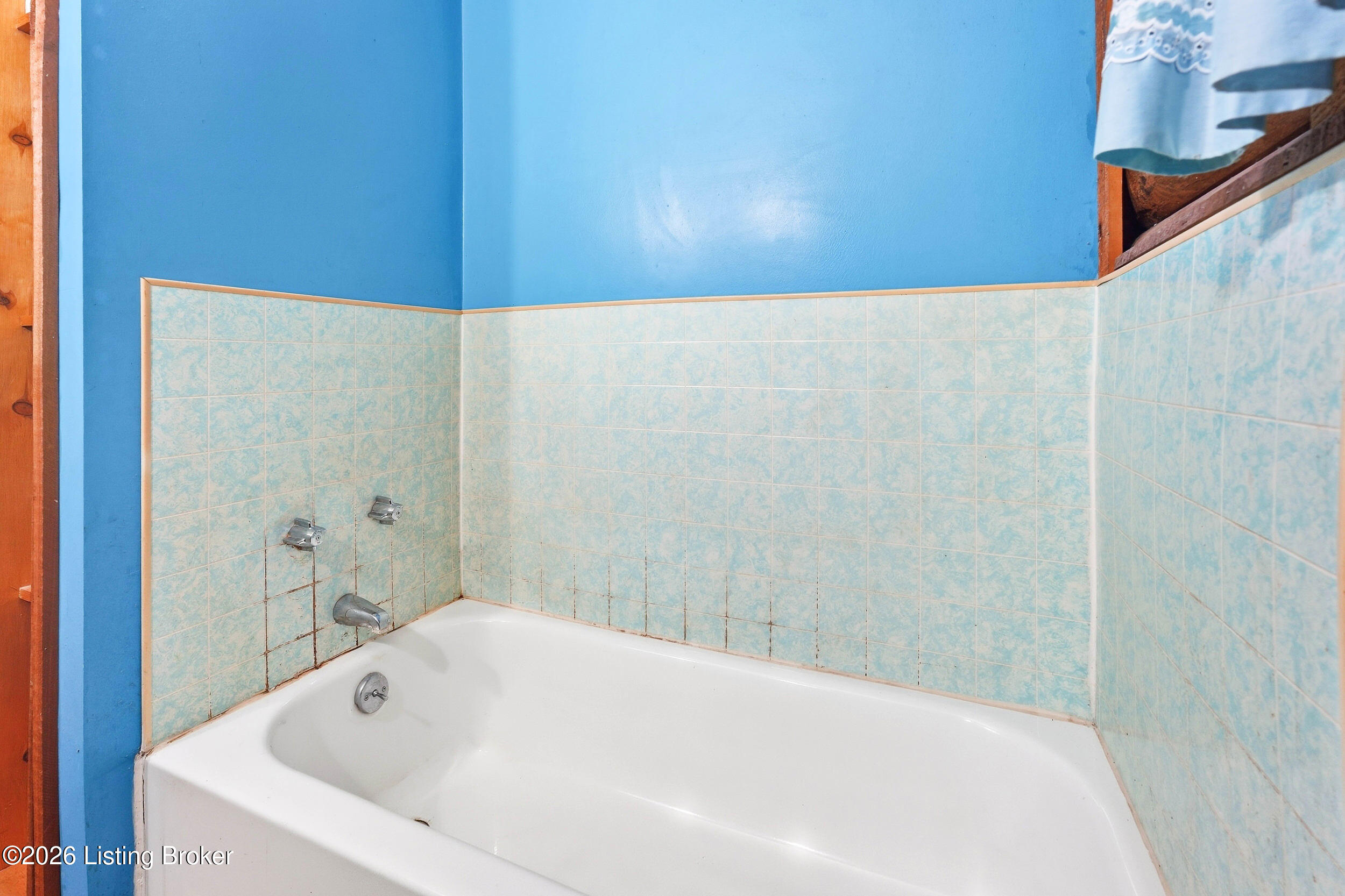 495 E Valleyview Dr Property Photo 9