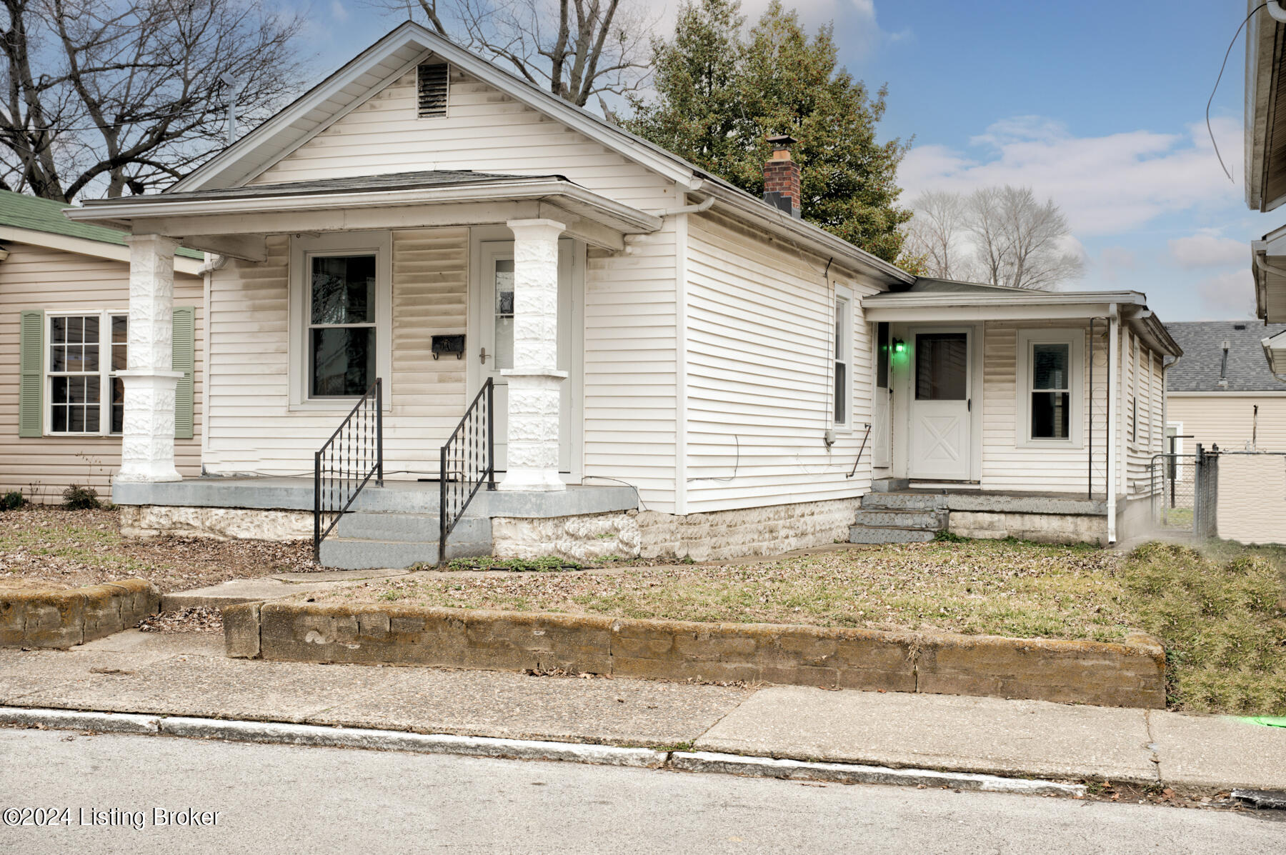 2123 Bradley Ave Property Photo 1