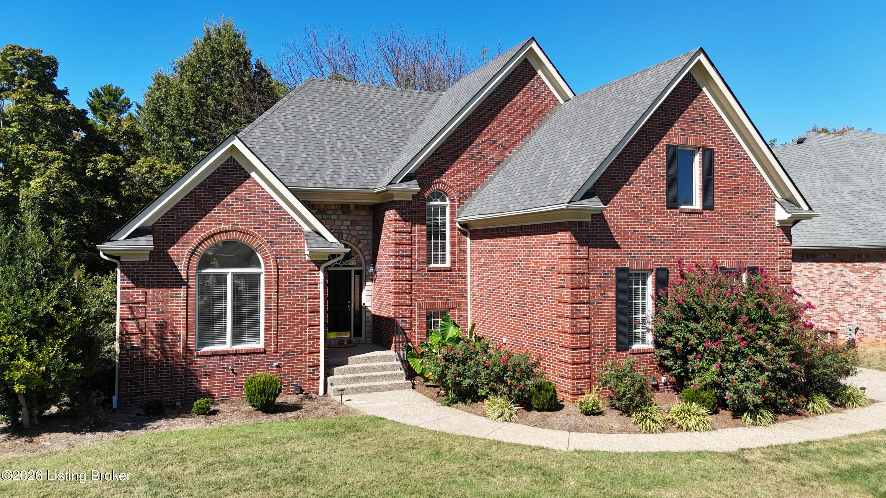7401 Wolfpen Woods Ct Property Photo 3