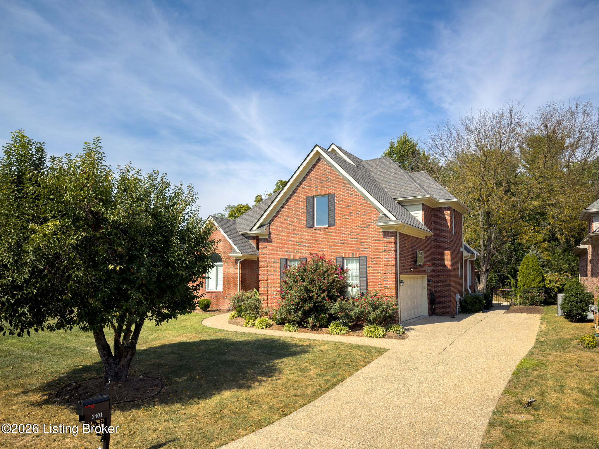7401 Wolfpen Woods Ct Property Photo 4