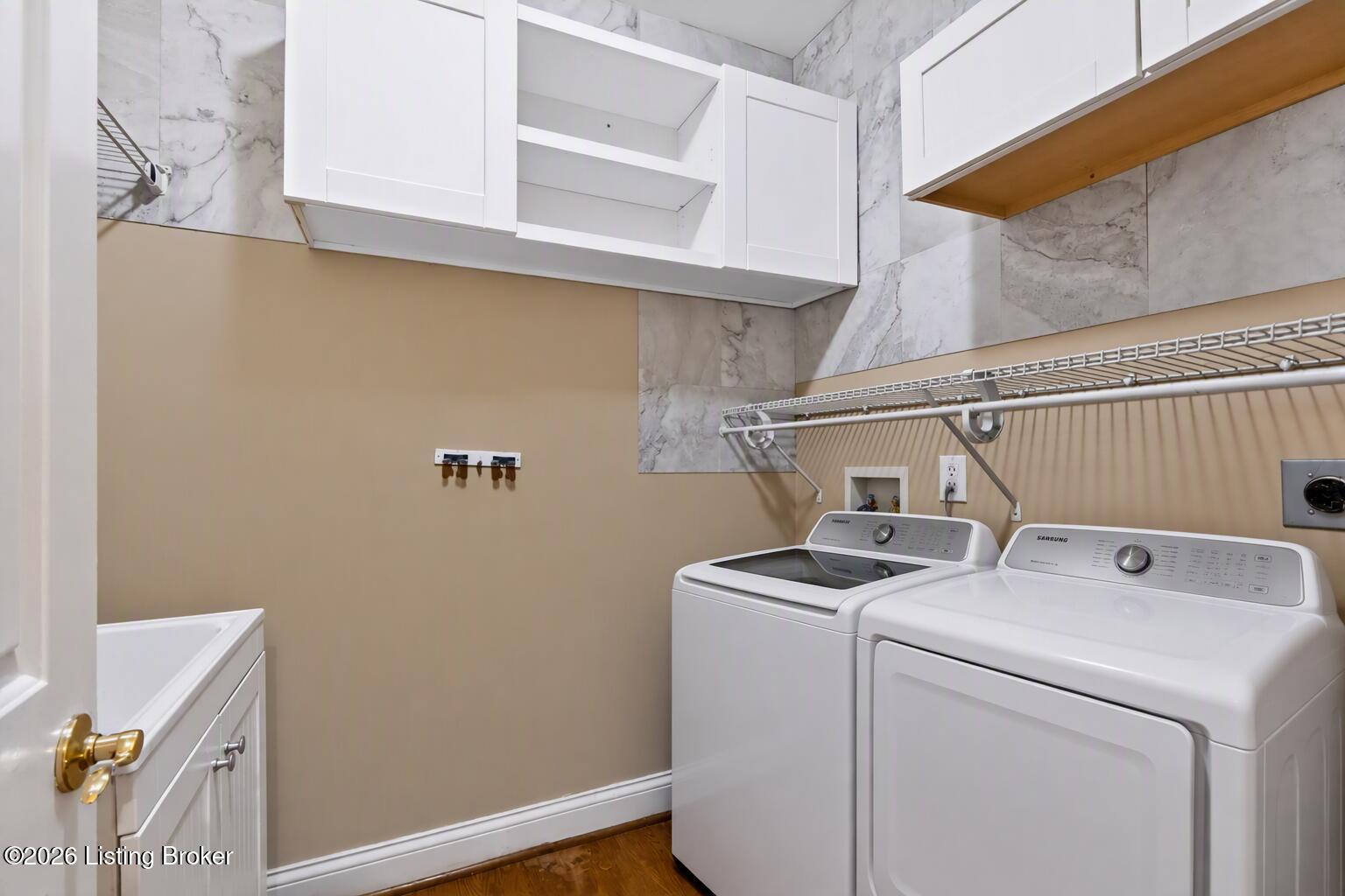 7401 Wolfpen Woods Ct Property Photo 32