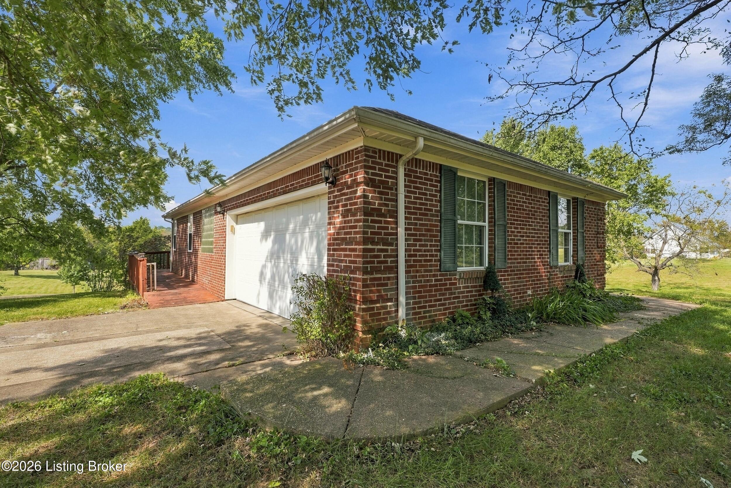 165 Day Rd Property Photo 4