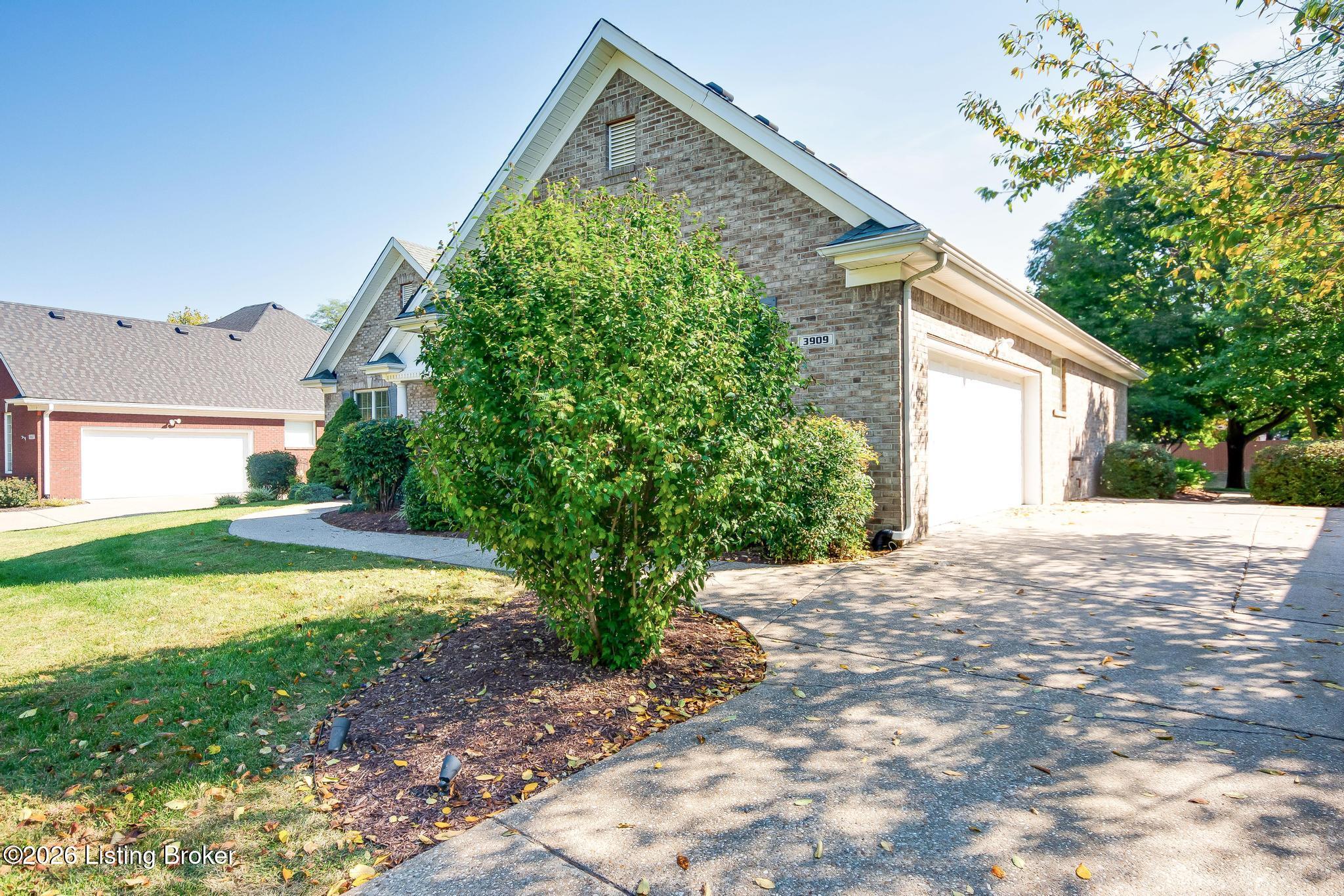 3909 Mulberry Row Way Property Photo 4