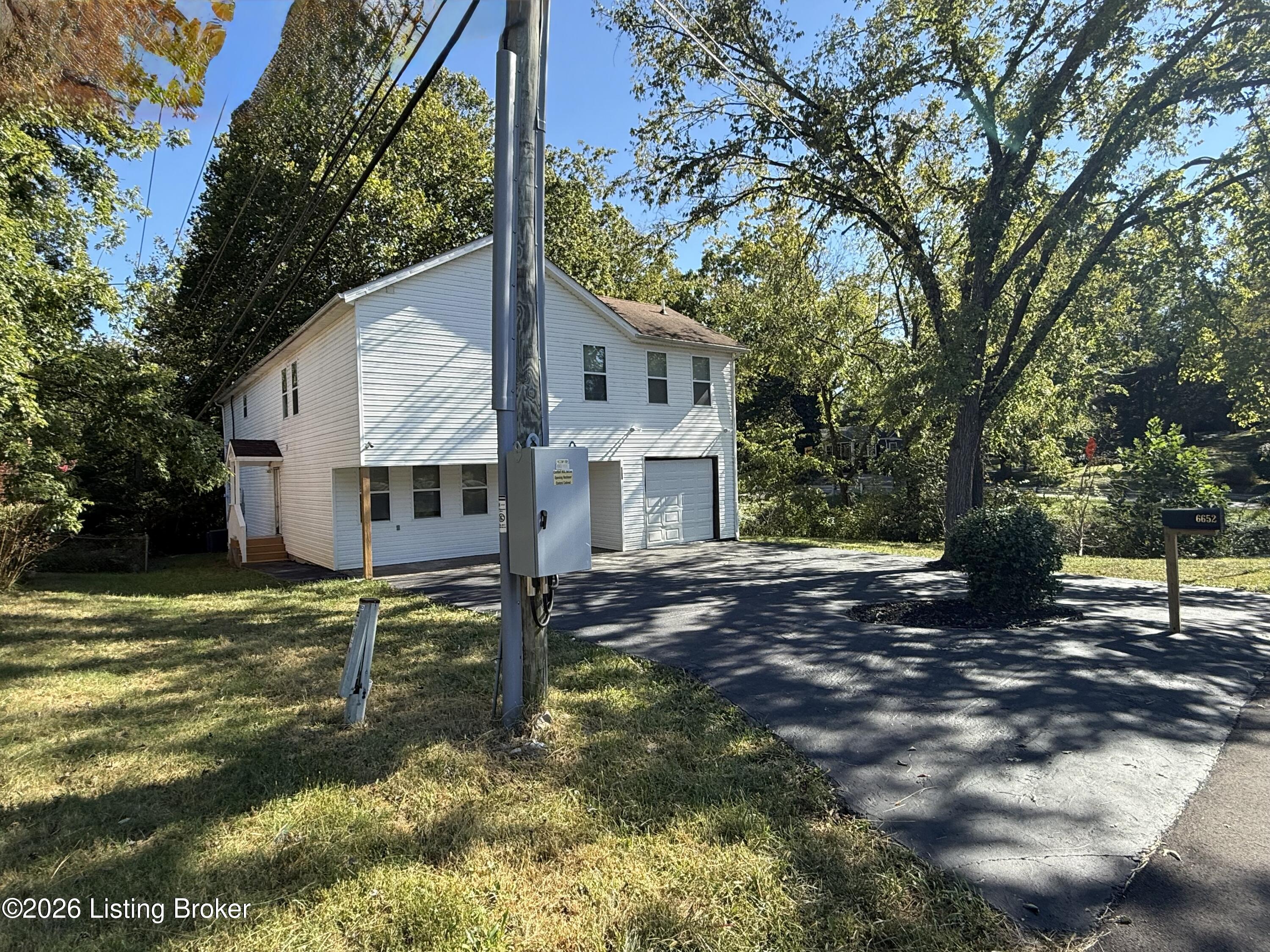 6652 Ashbrooke Dr Property Photo 2