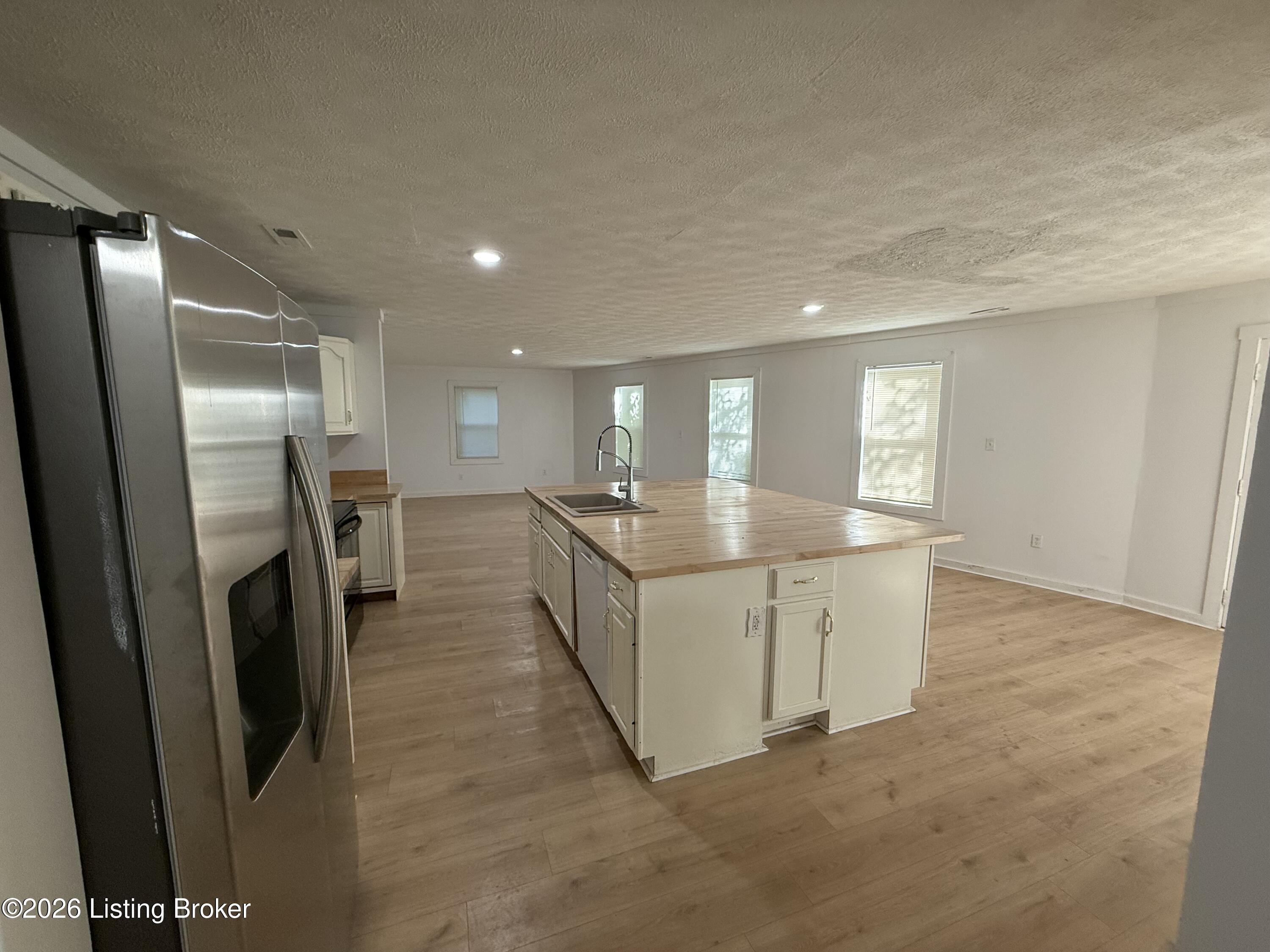 6652 Ashbrooke Dr Property Photo 7