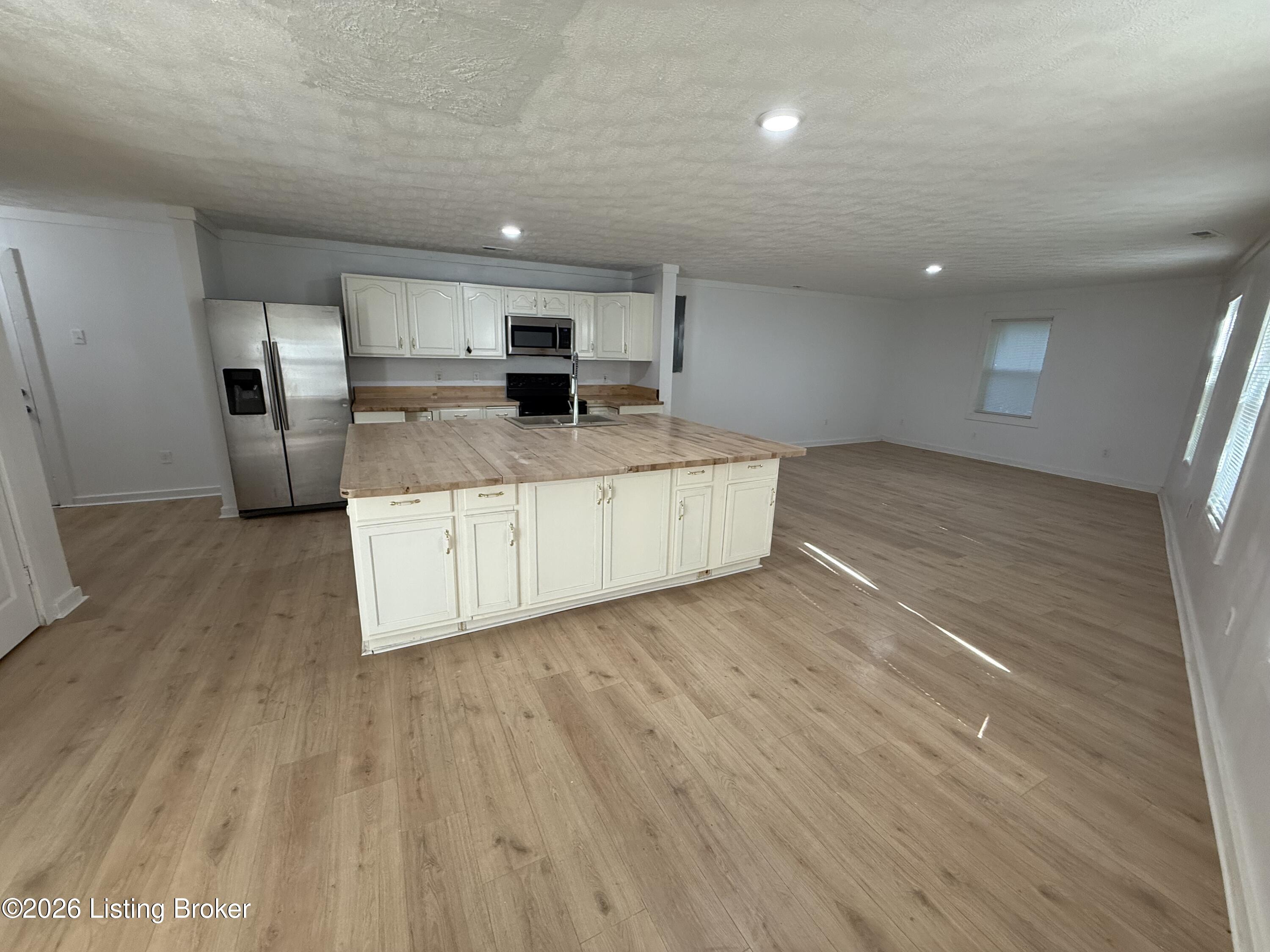 6652 Ashbrooke Dr Property Photo 9