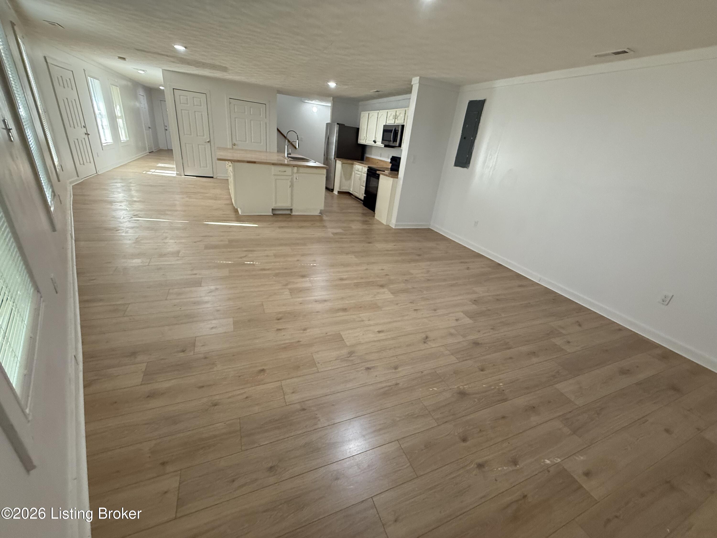 6652 Ashbrooke Dr Property Photo 10