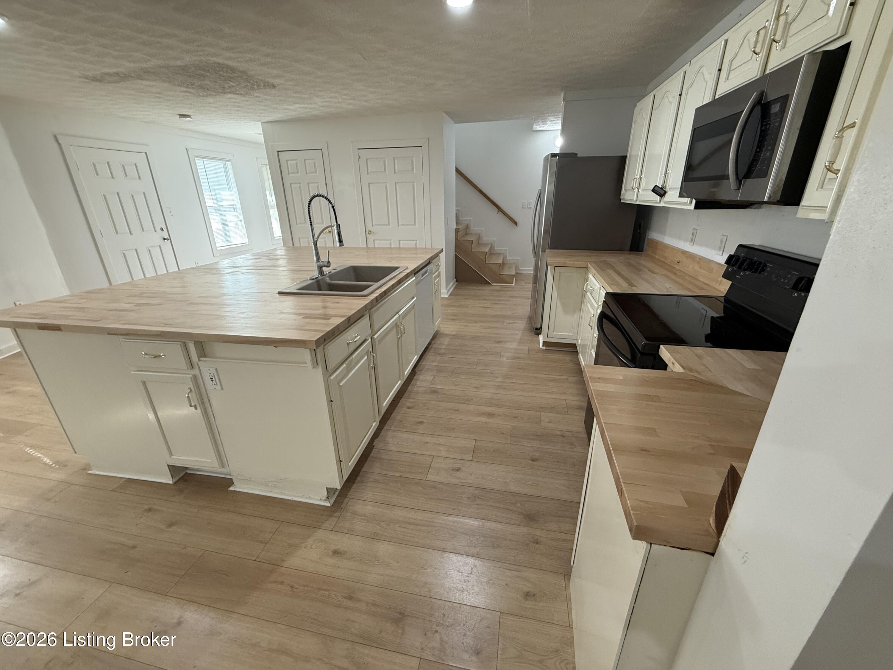 6652 Ashbrooke Dr Property Photo 11