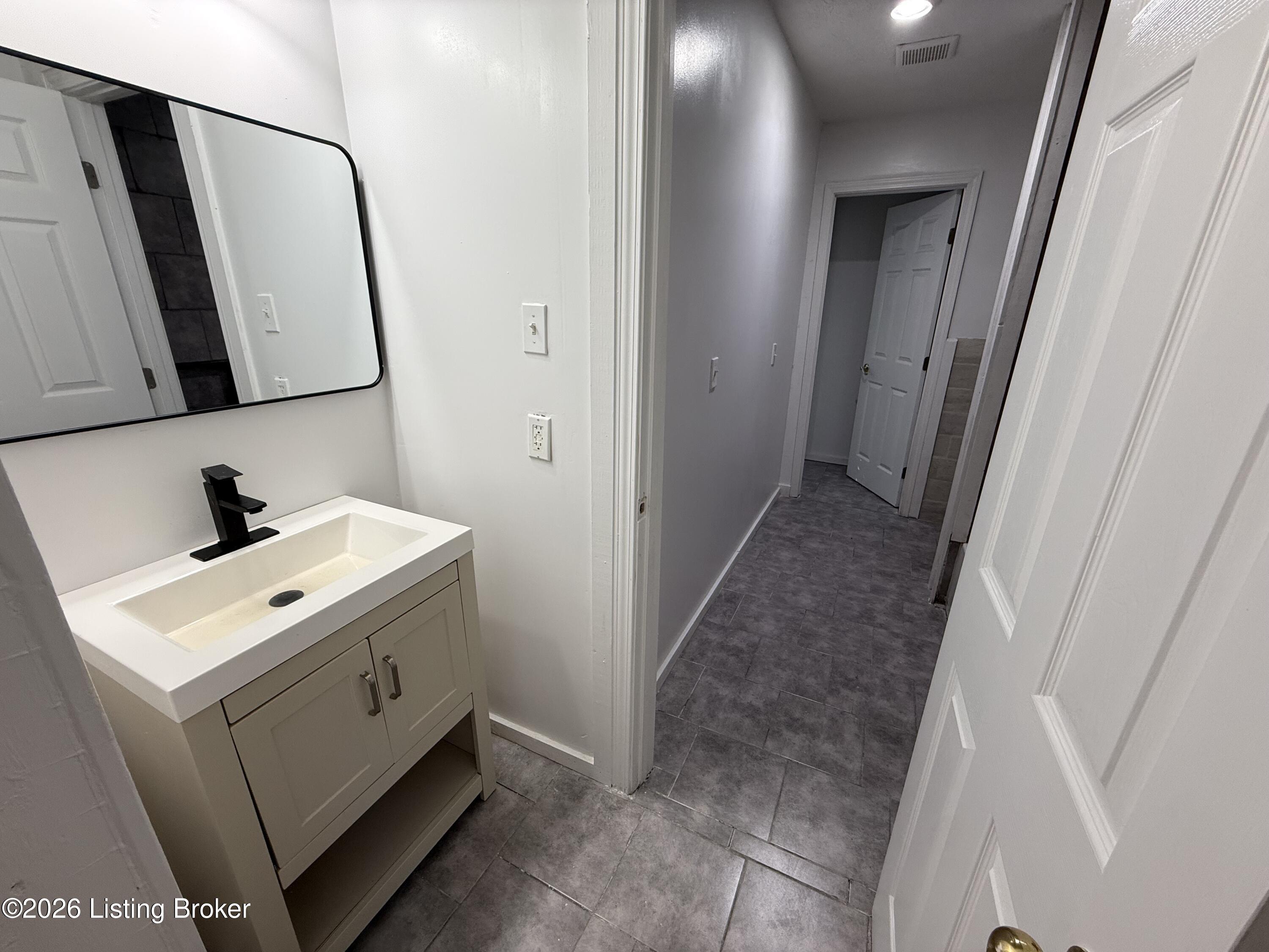 6652 Ashbrooke Dr Property Photo 17