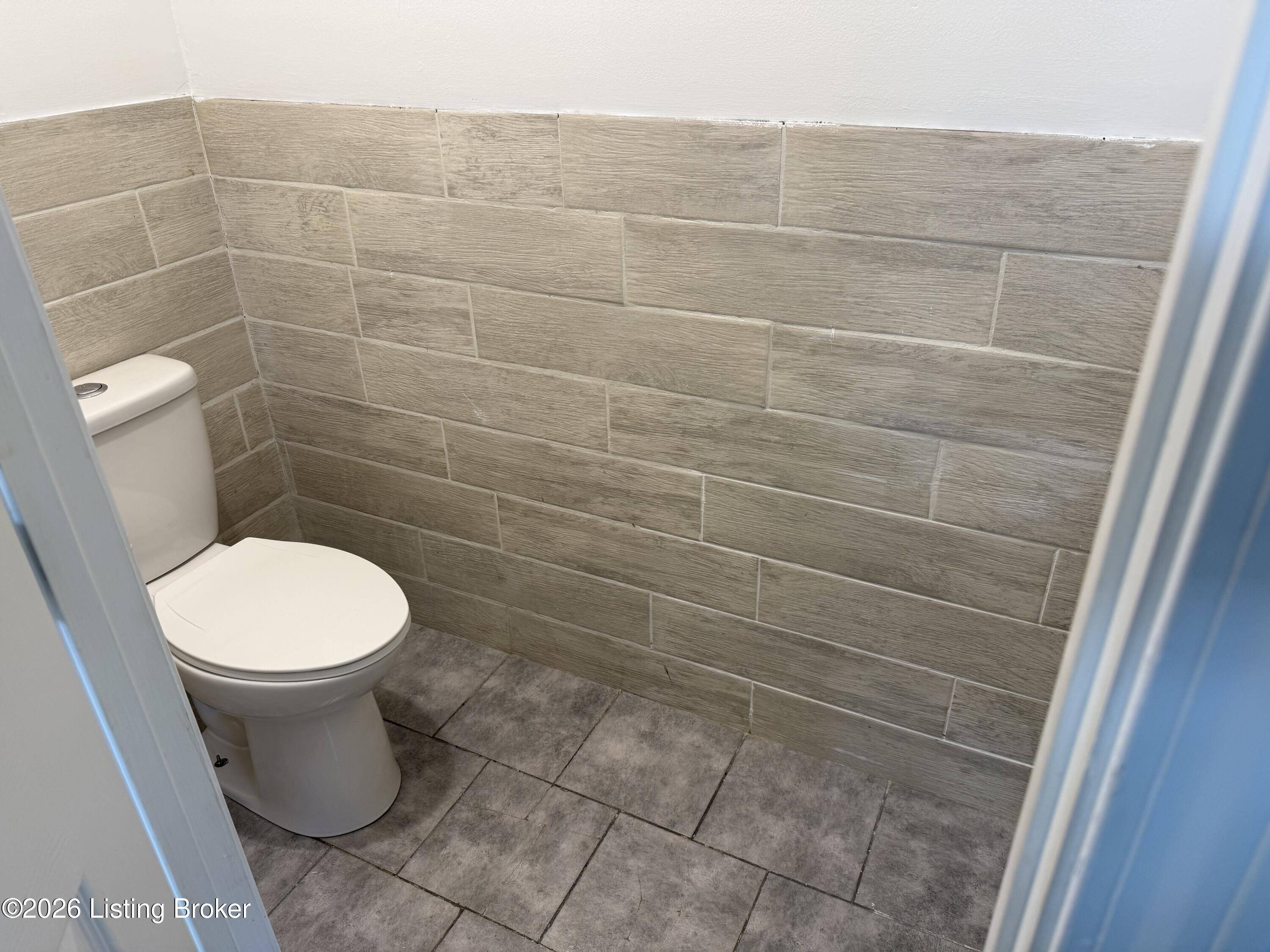 6652 Ashbrooke Dr Property Photo 31