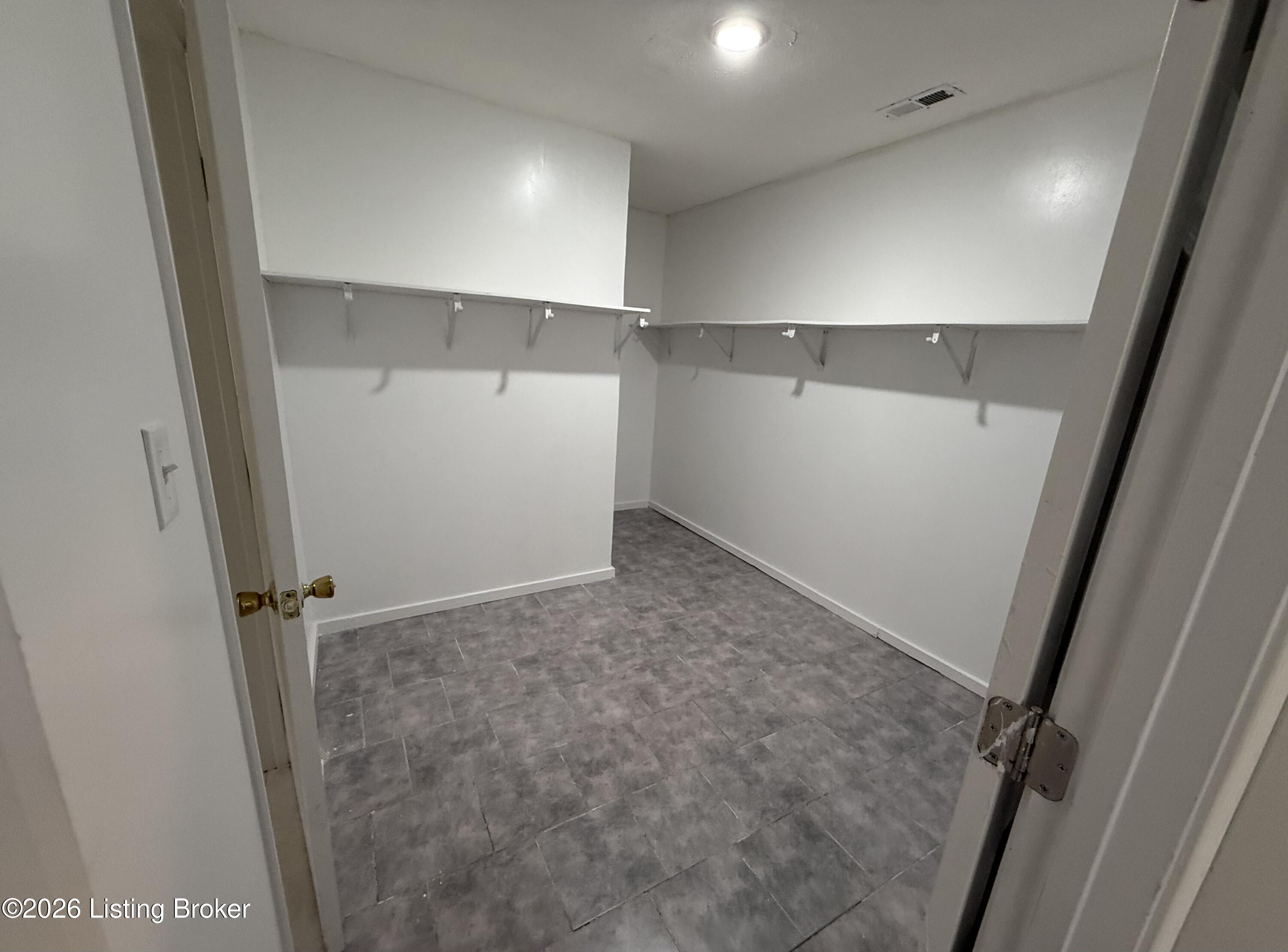6652 Ashbrooke Dr Property Photo 33