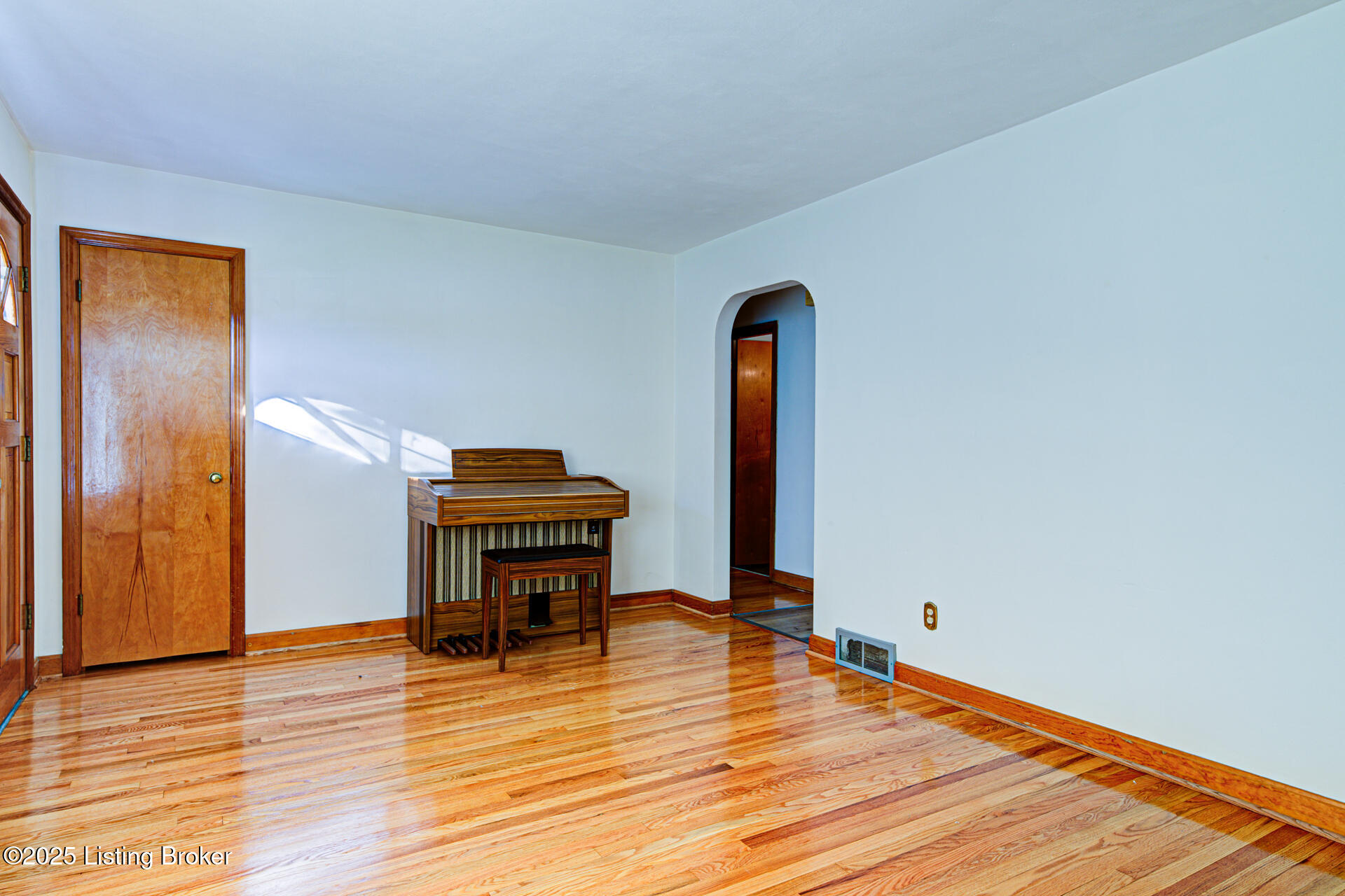4822 Dover Rd Property Photo 6