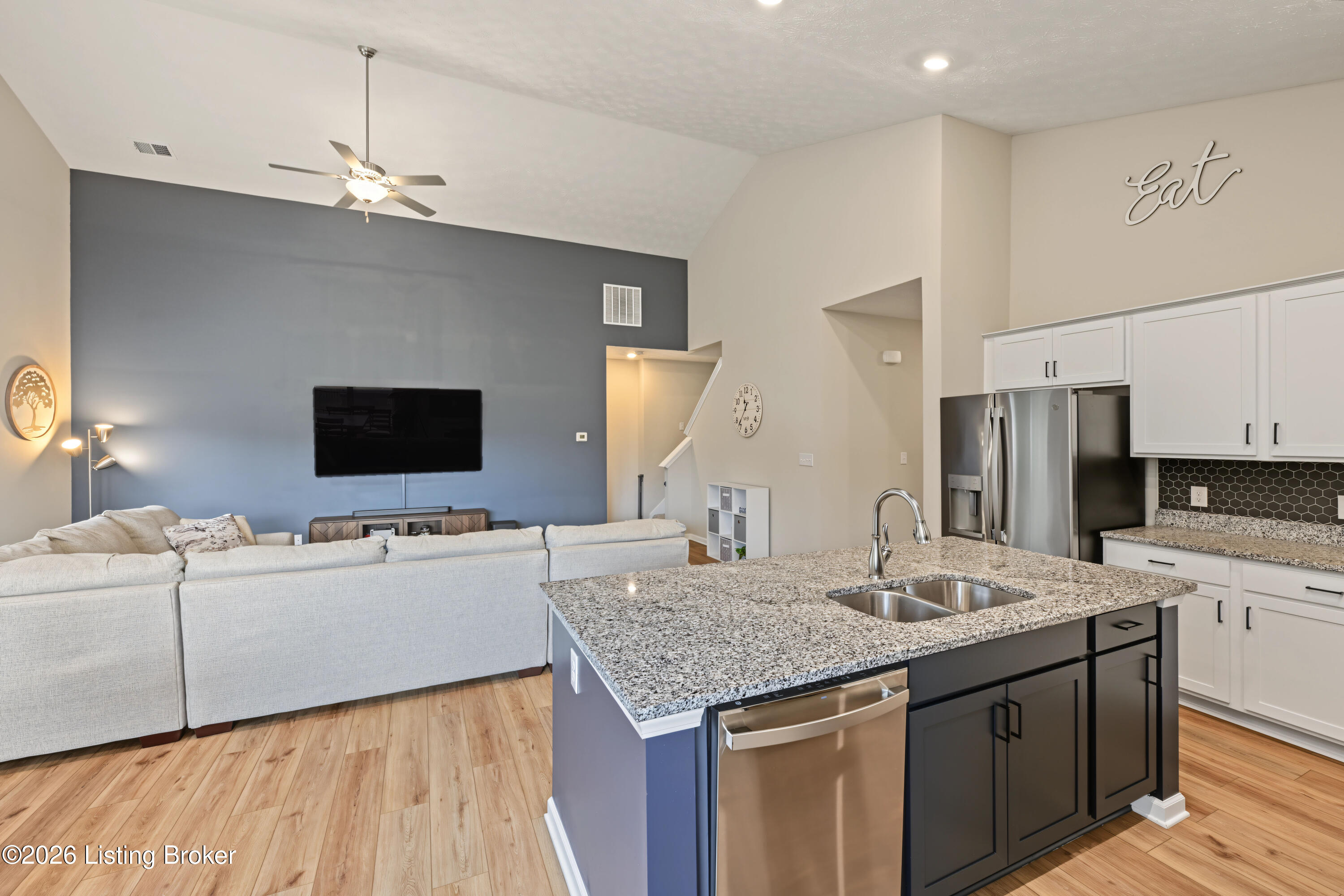 17105 Meander Way Property Photo 6