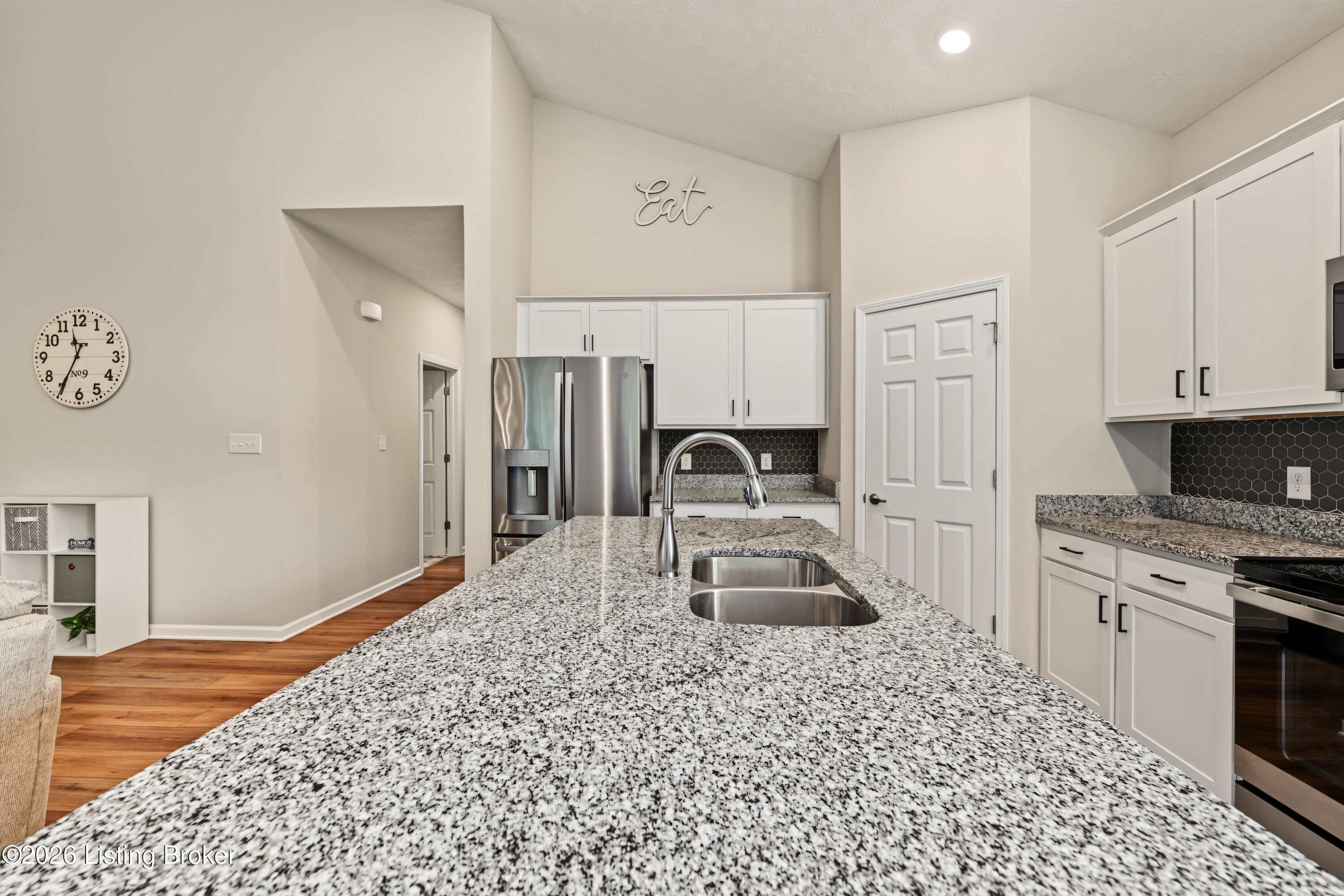 17105 Meander Way Property Photo 7