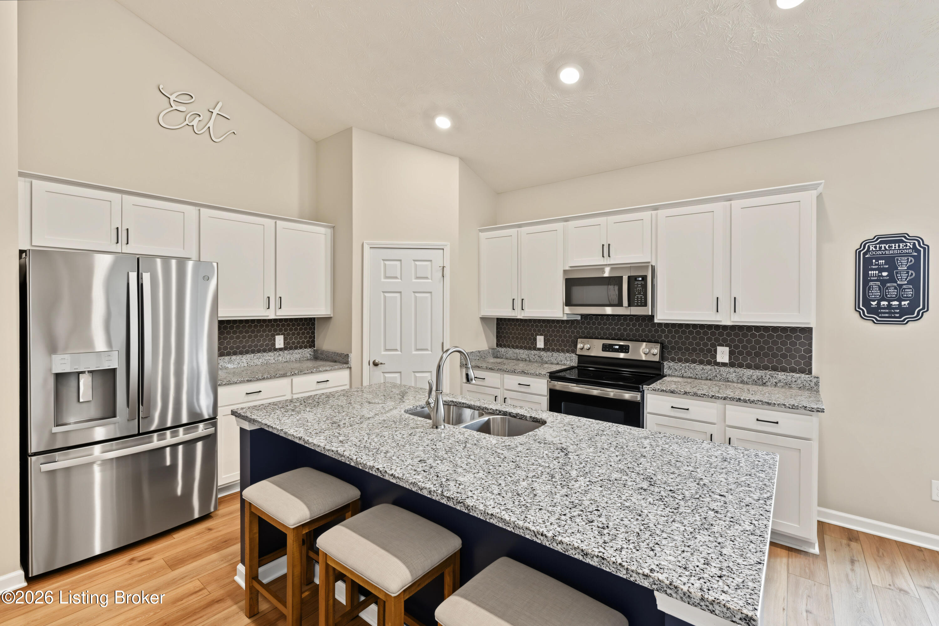 17105 Meander Way Property Photo 10