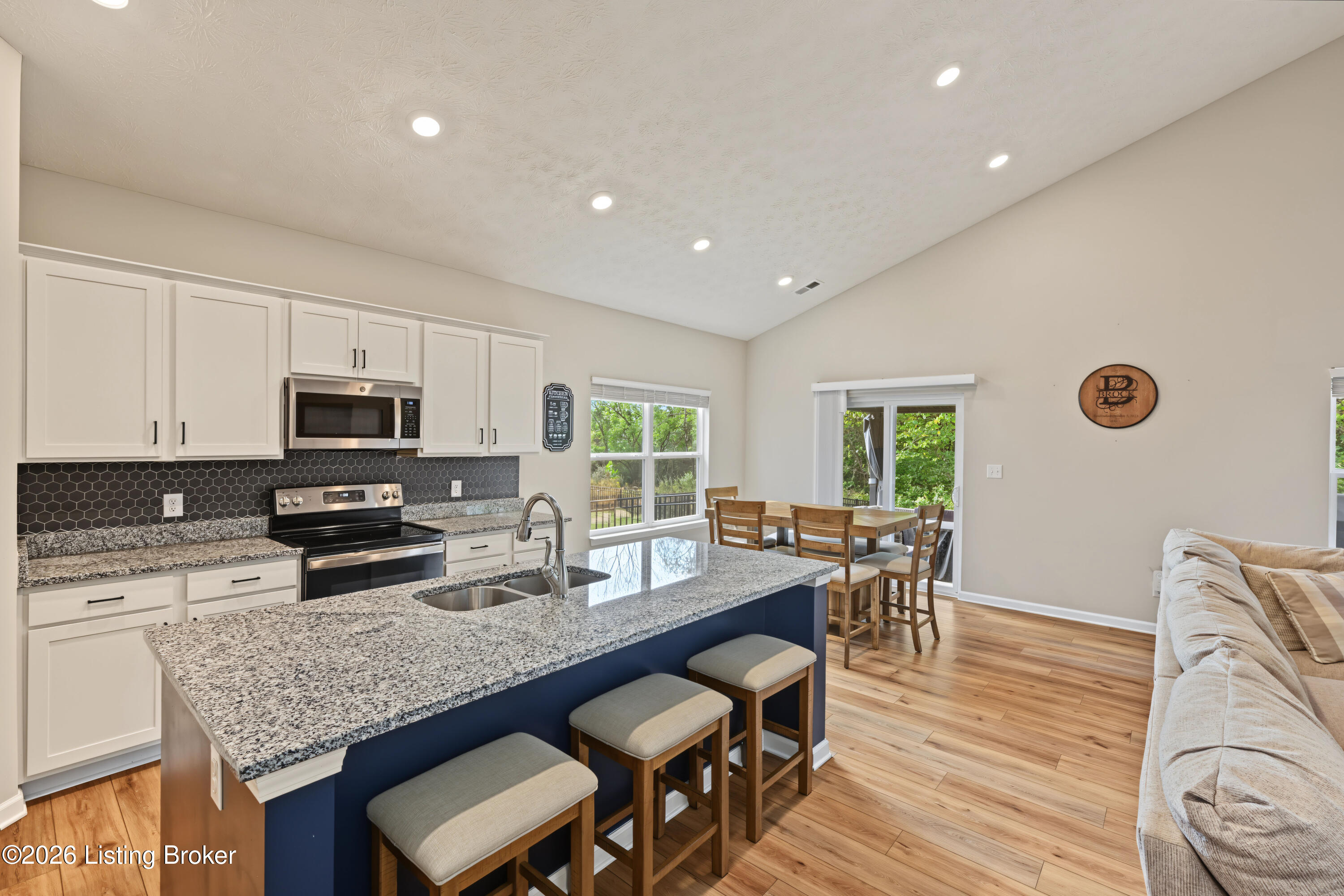 17105 Meander Way Property Photo 11