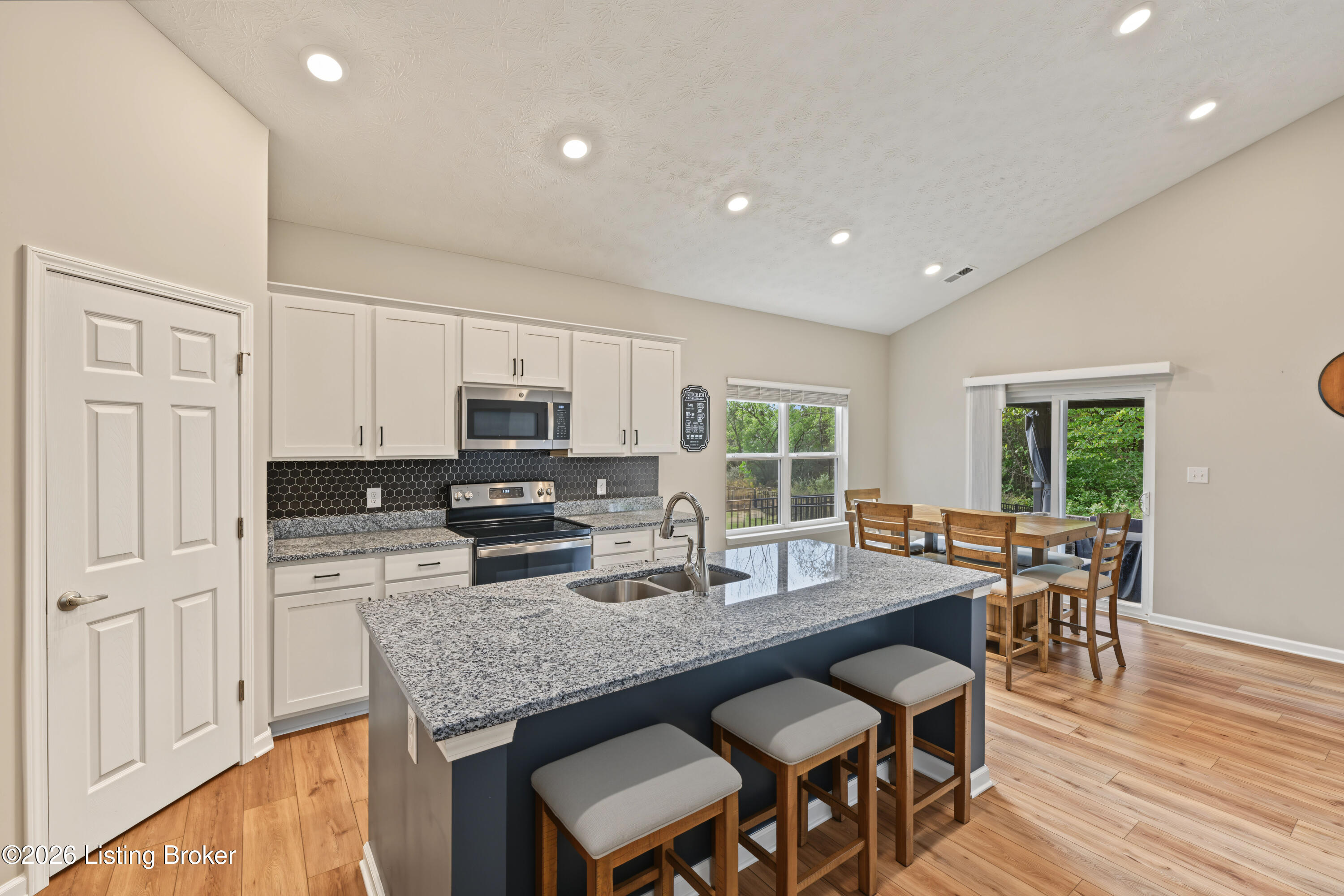 17105 Meander Way Property Photo 12