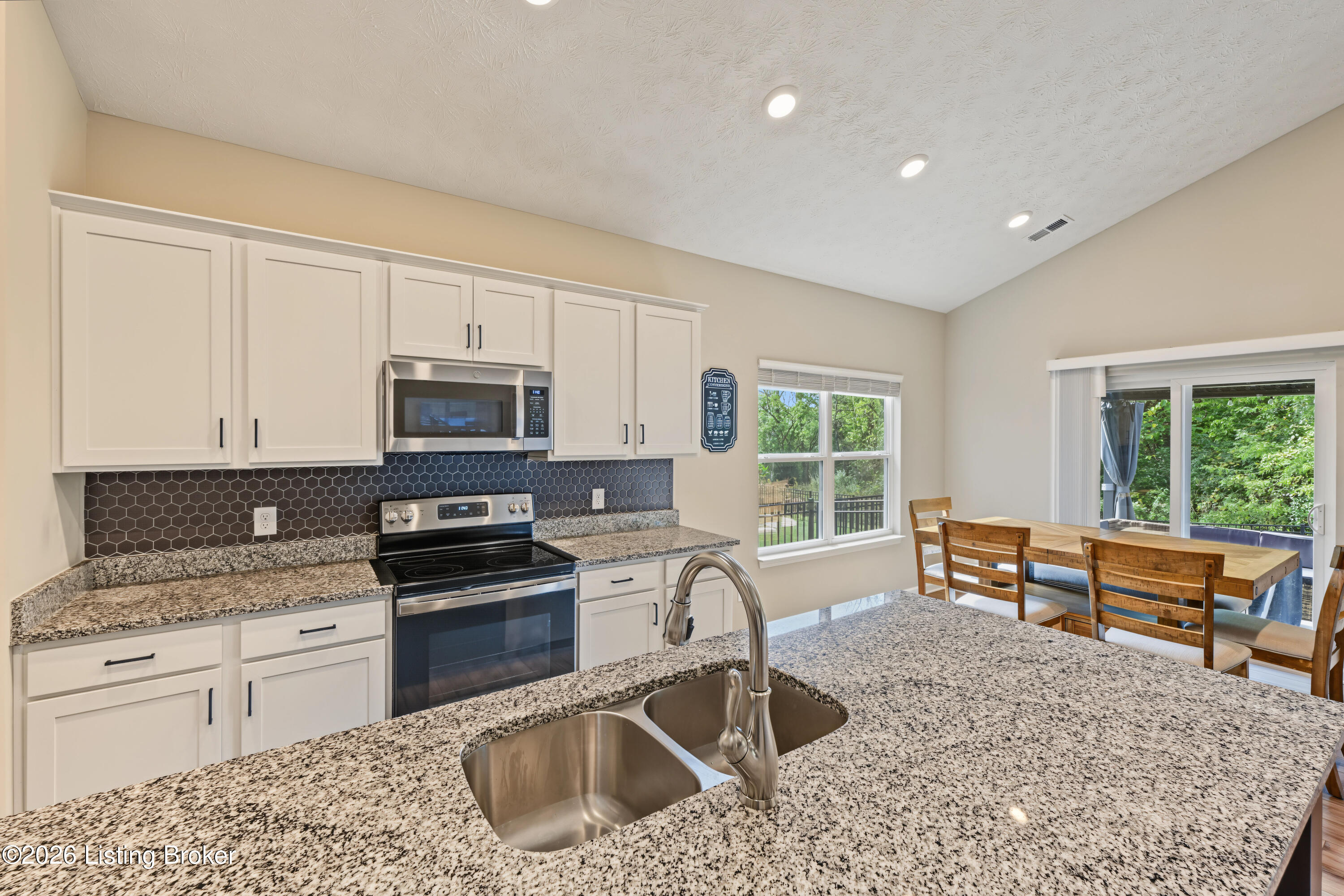 17105 Meander Way Property Photo 13