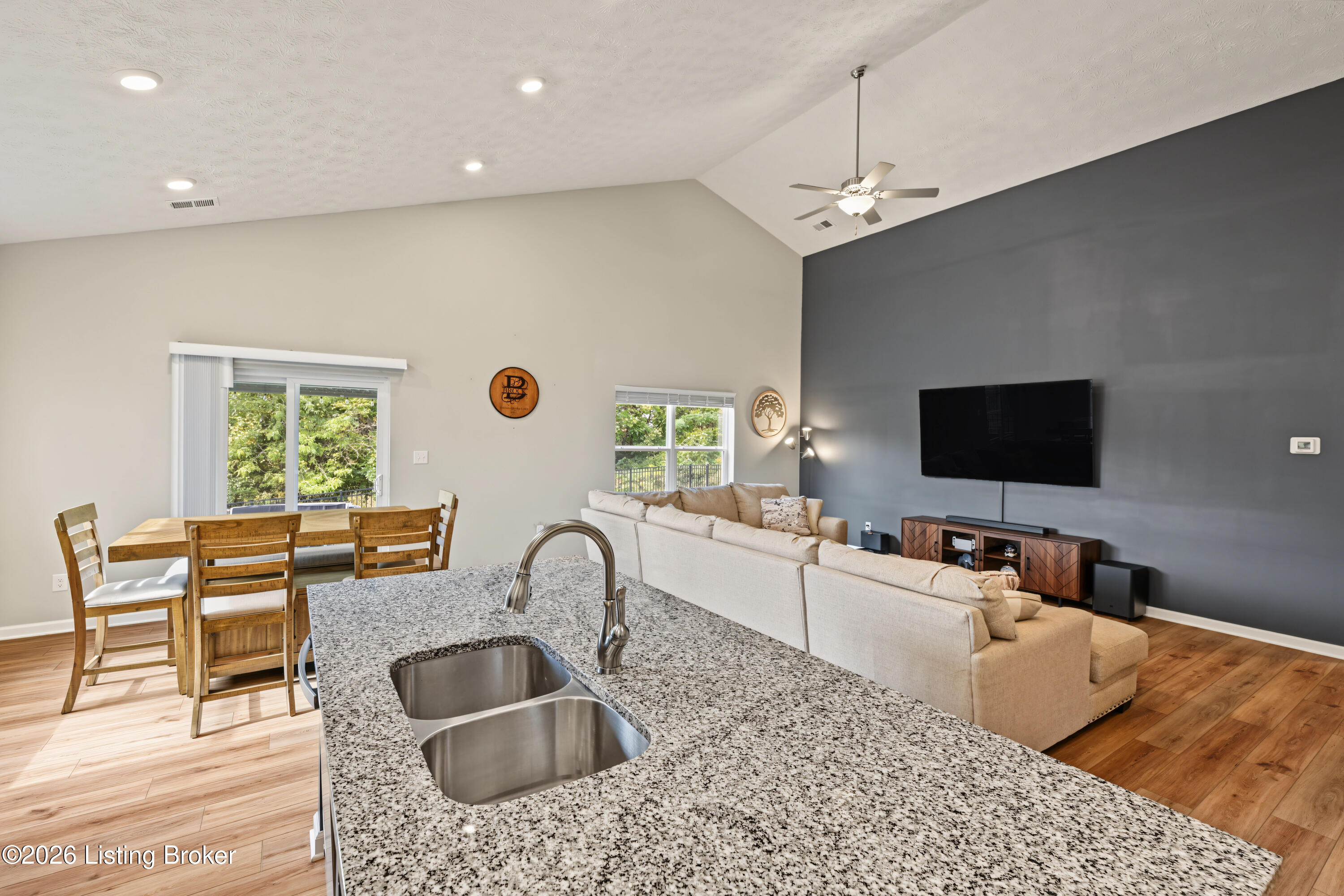 17105 Meander Way Property Photo 14