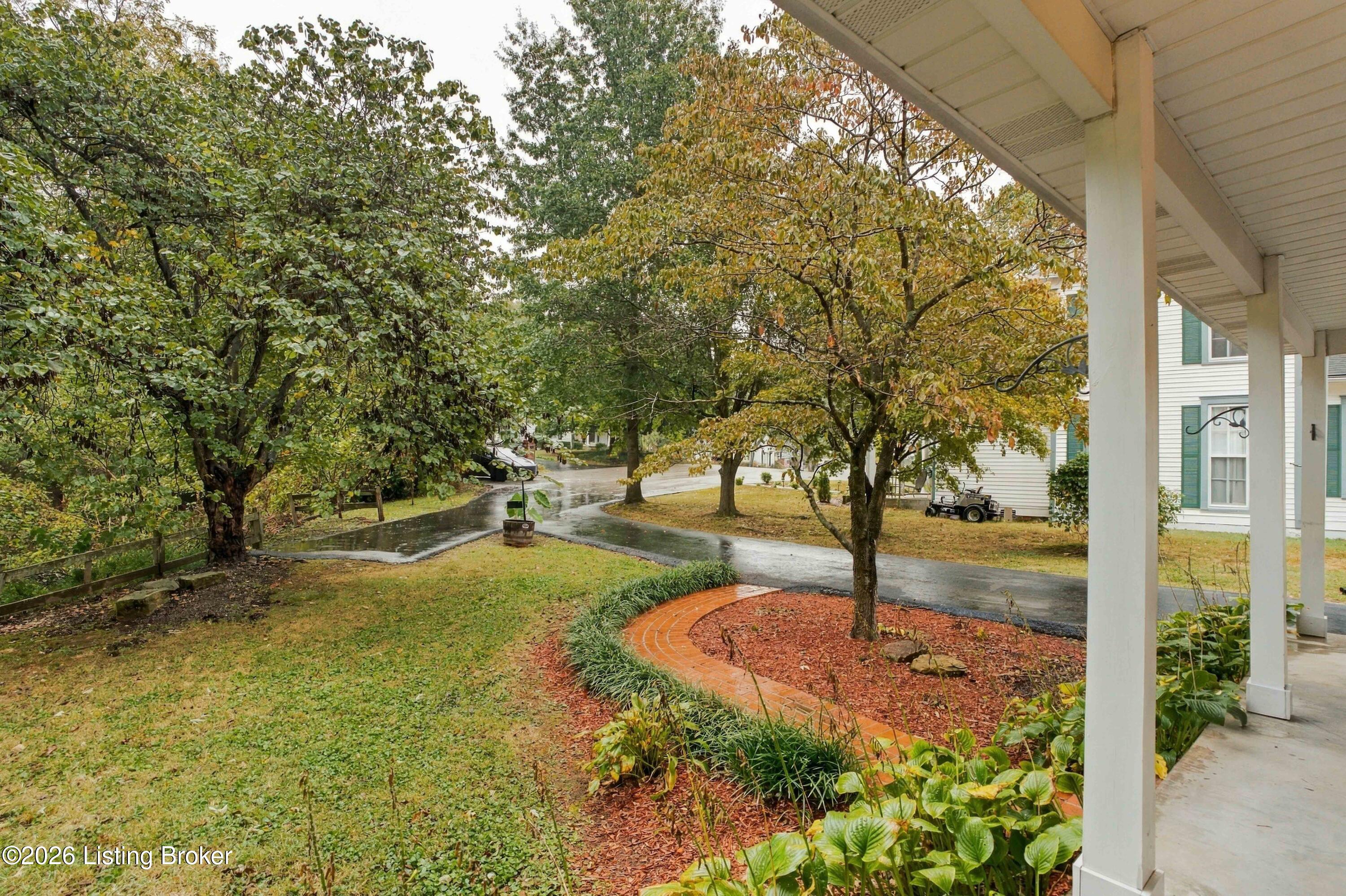 210 W Chestnut St Property Photo 8