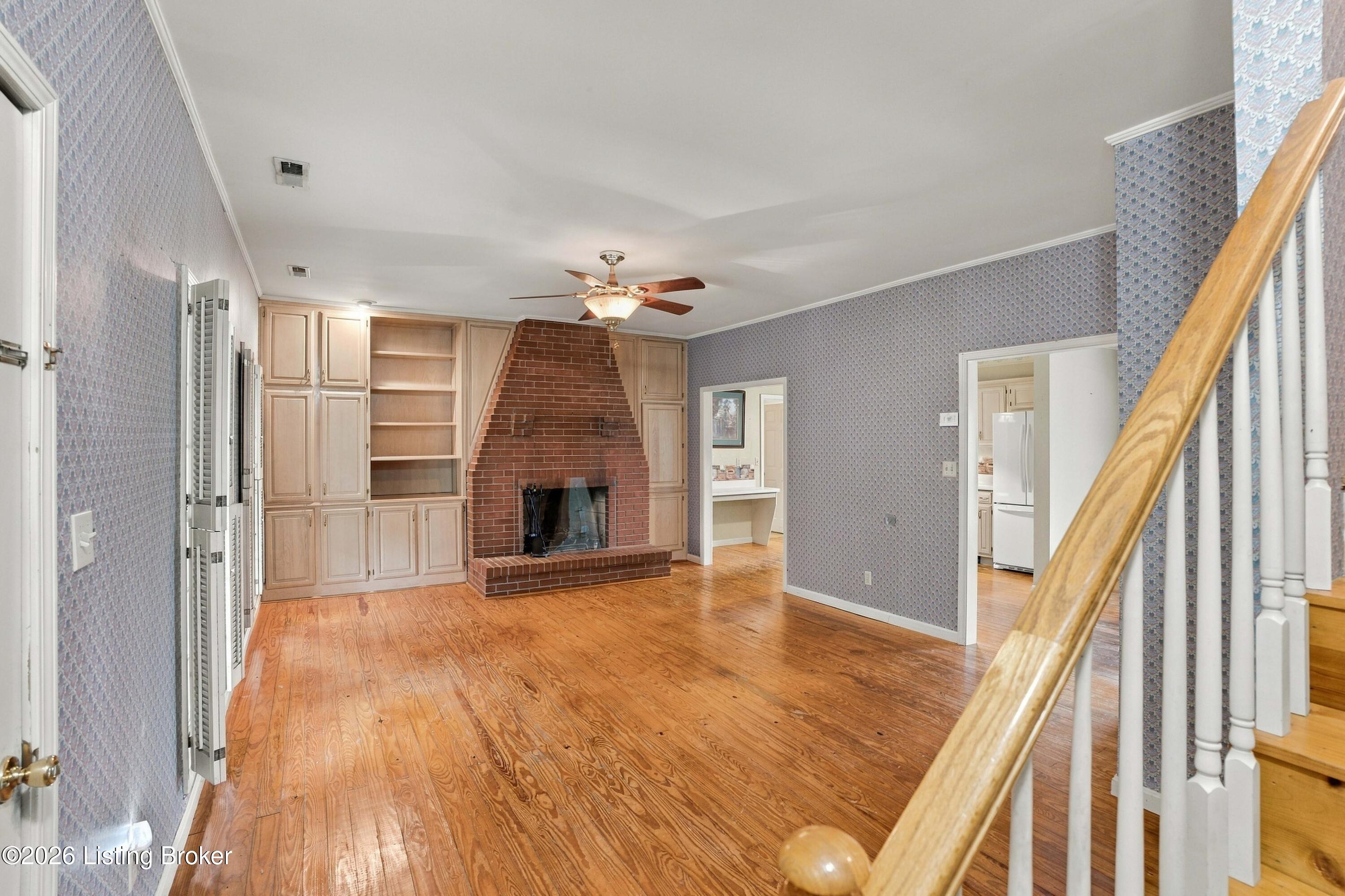 210 W Chestnut St Property Photo 9