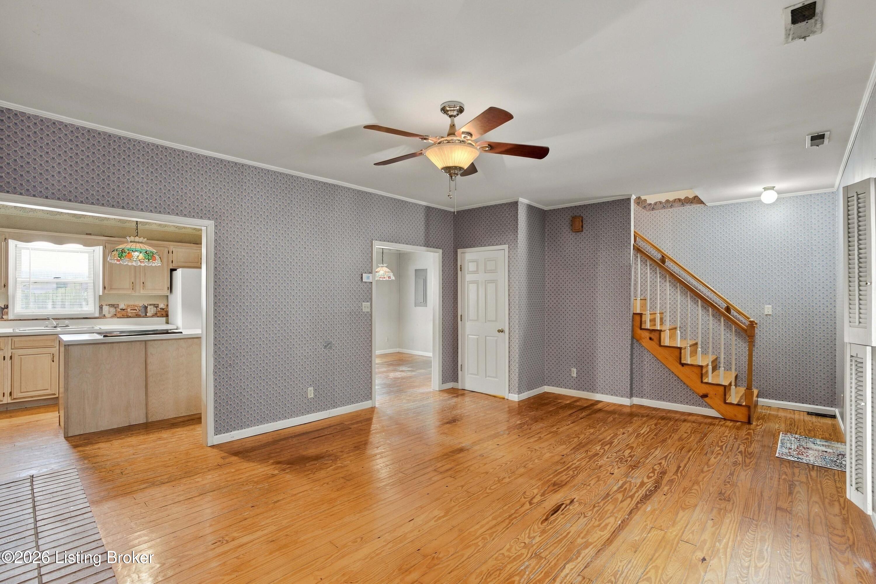 210 W Chestnut St Property Photo 11