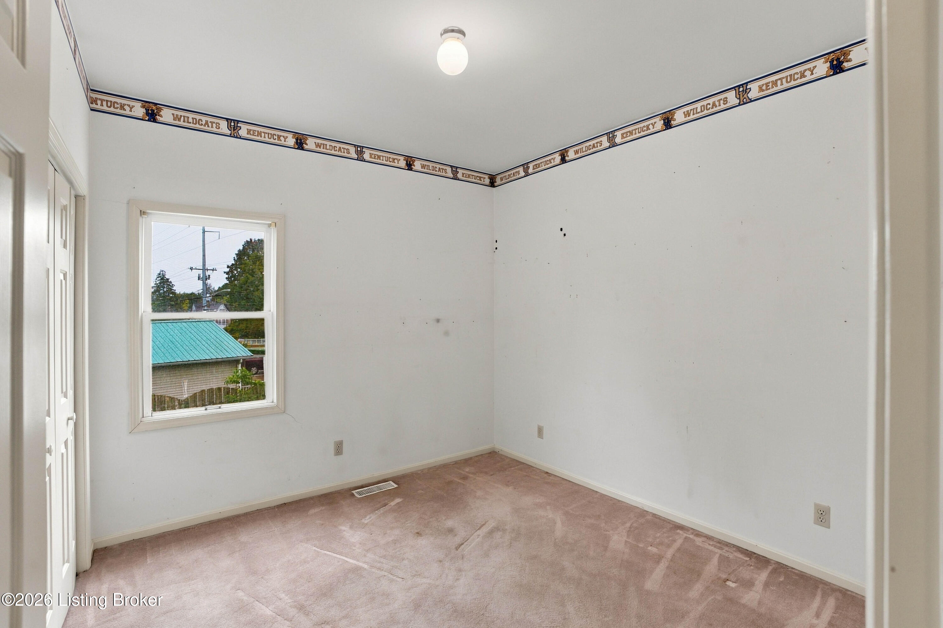 210 W Chestnut St Property Photo 25
