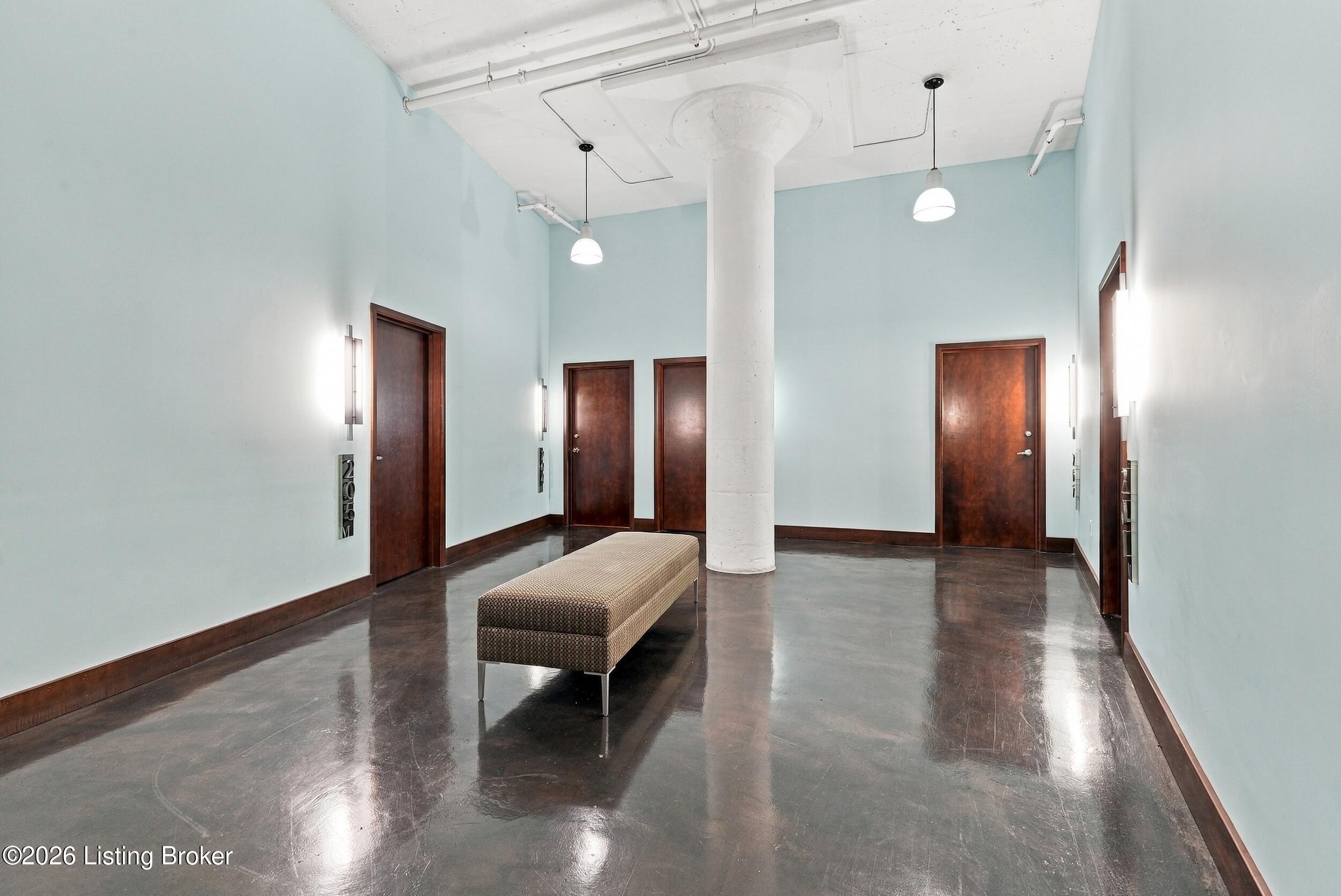 309 E Market St 204 Property Photo 4