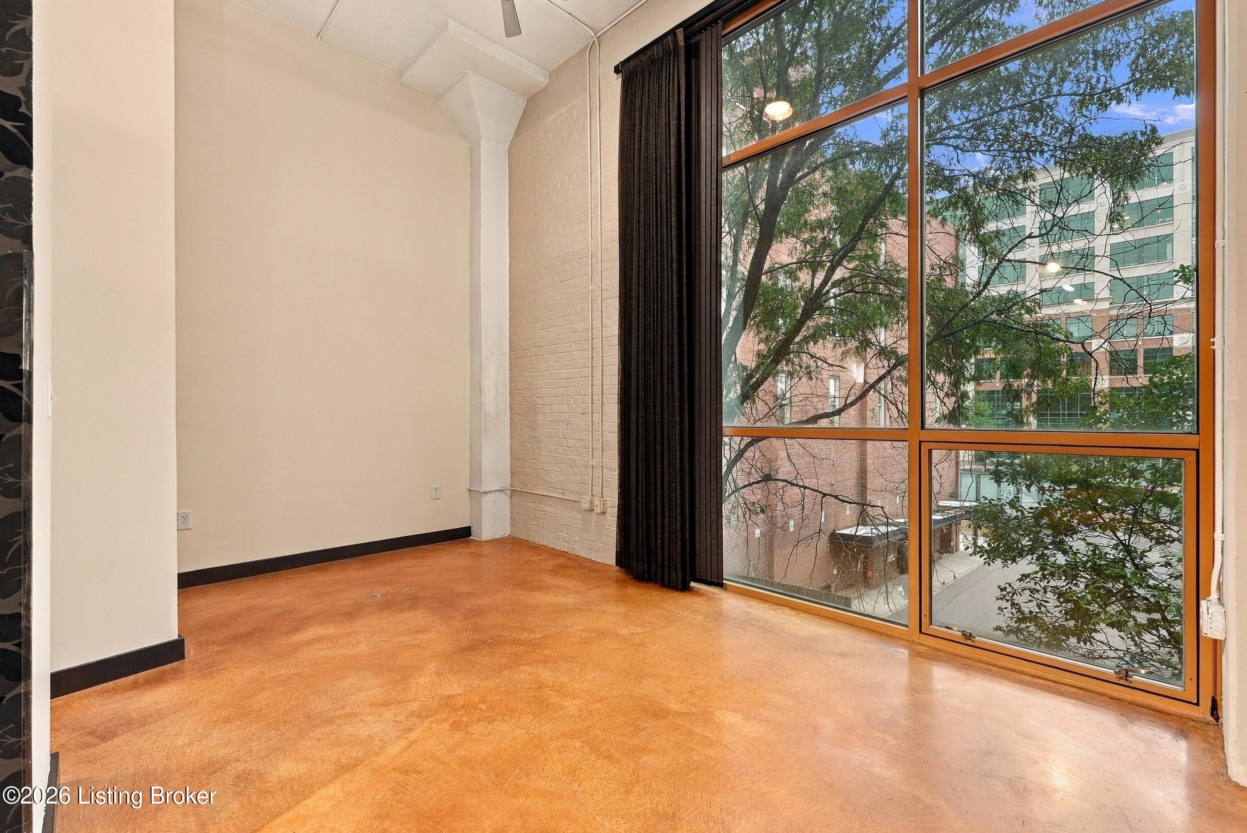 309 E Market St 204 Property Photo 8