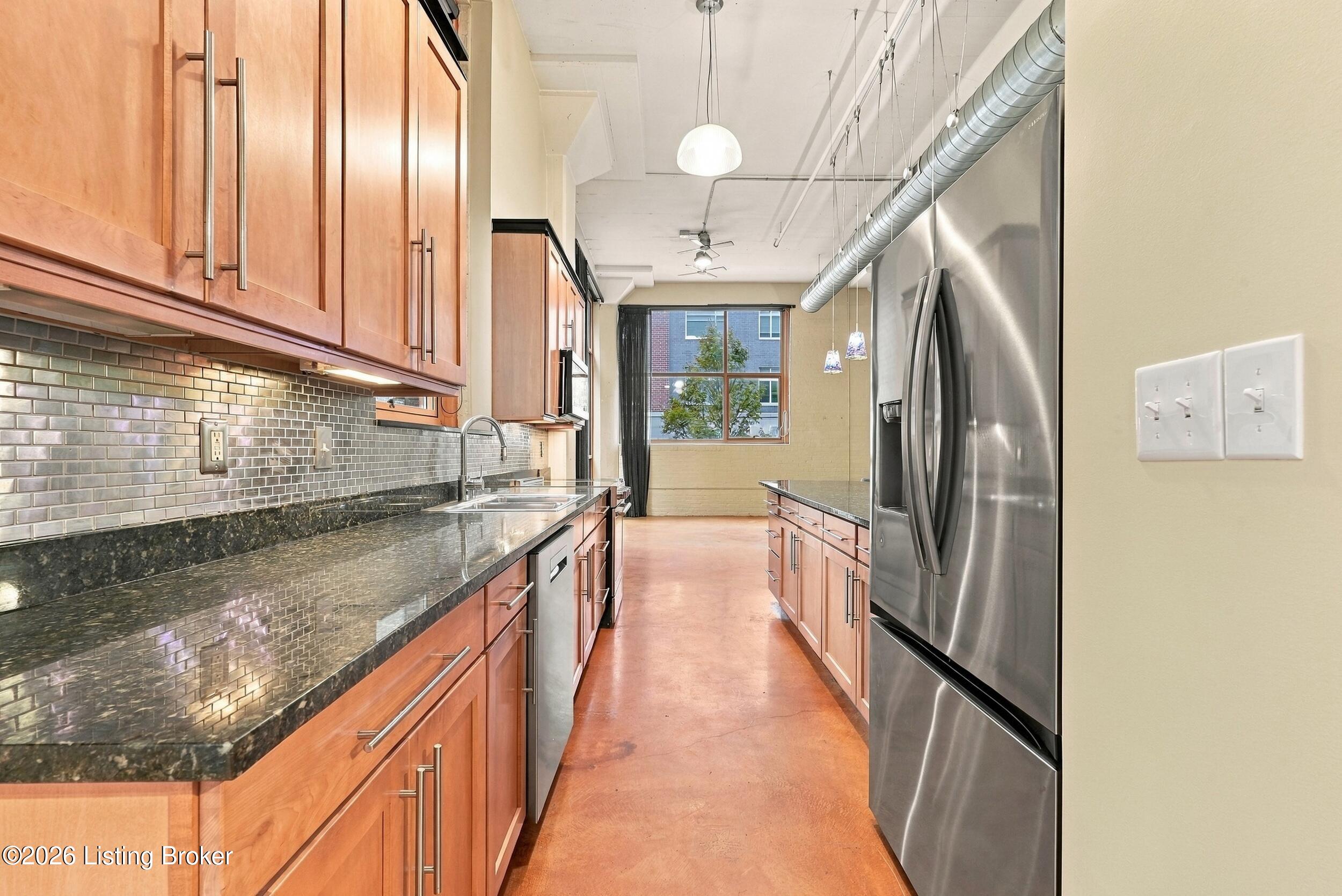 309 E Market St 204 Property Photo 11