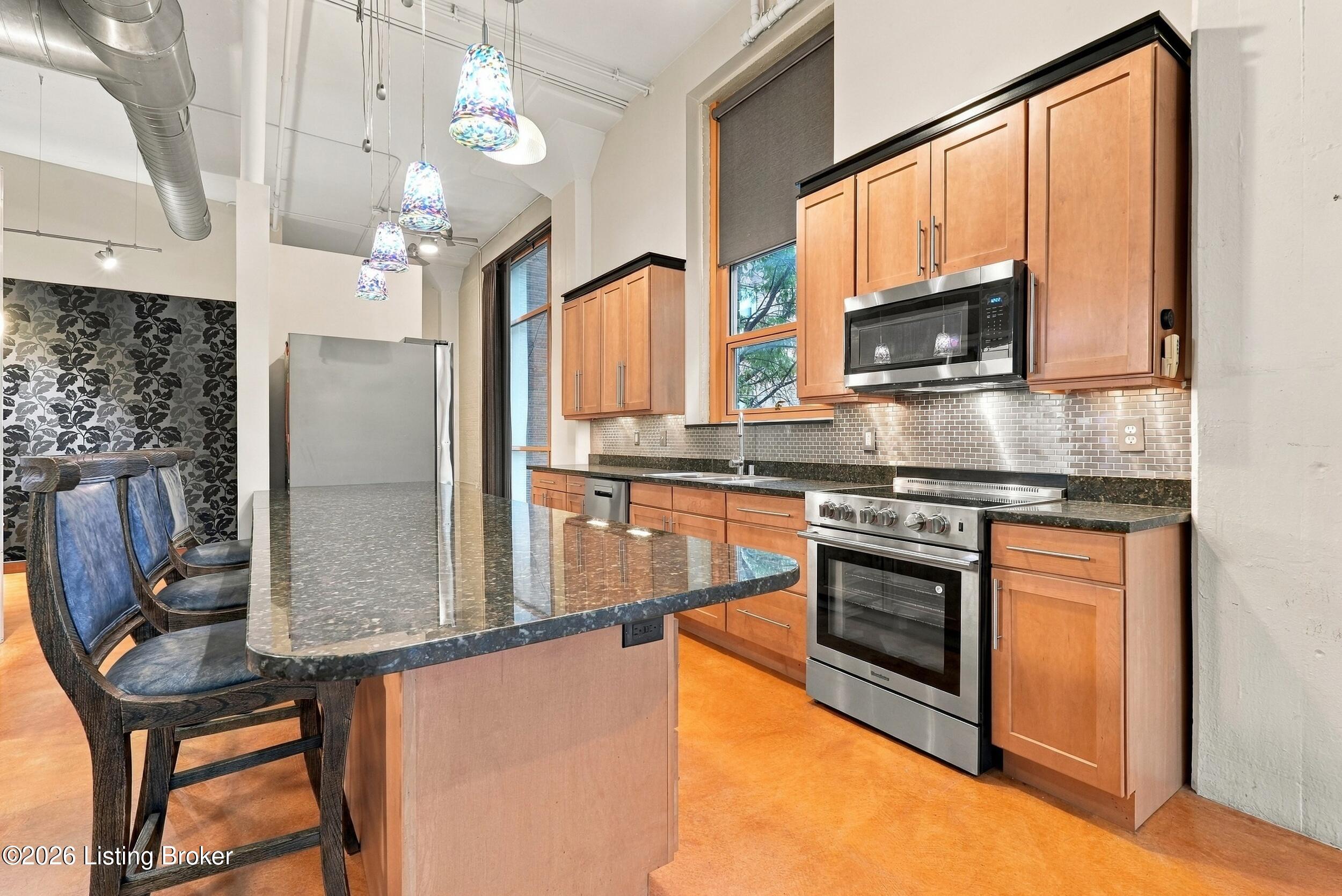 309 E Market St 204 Property Photo 13