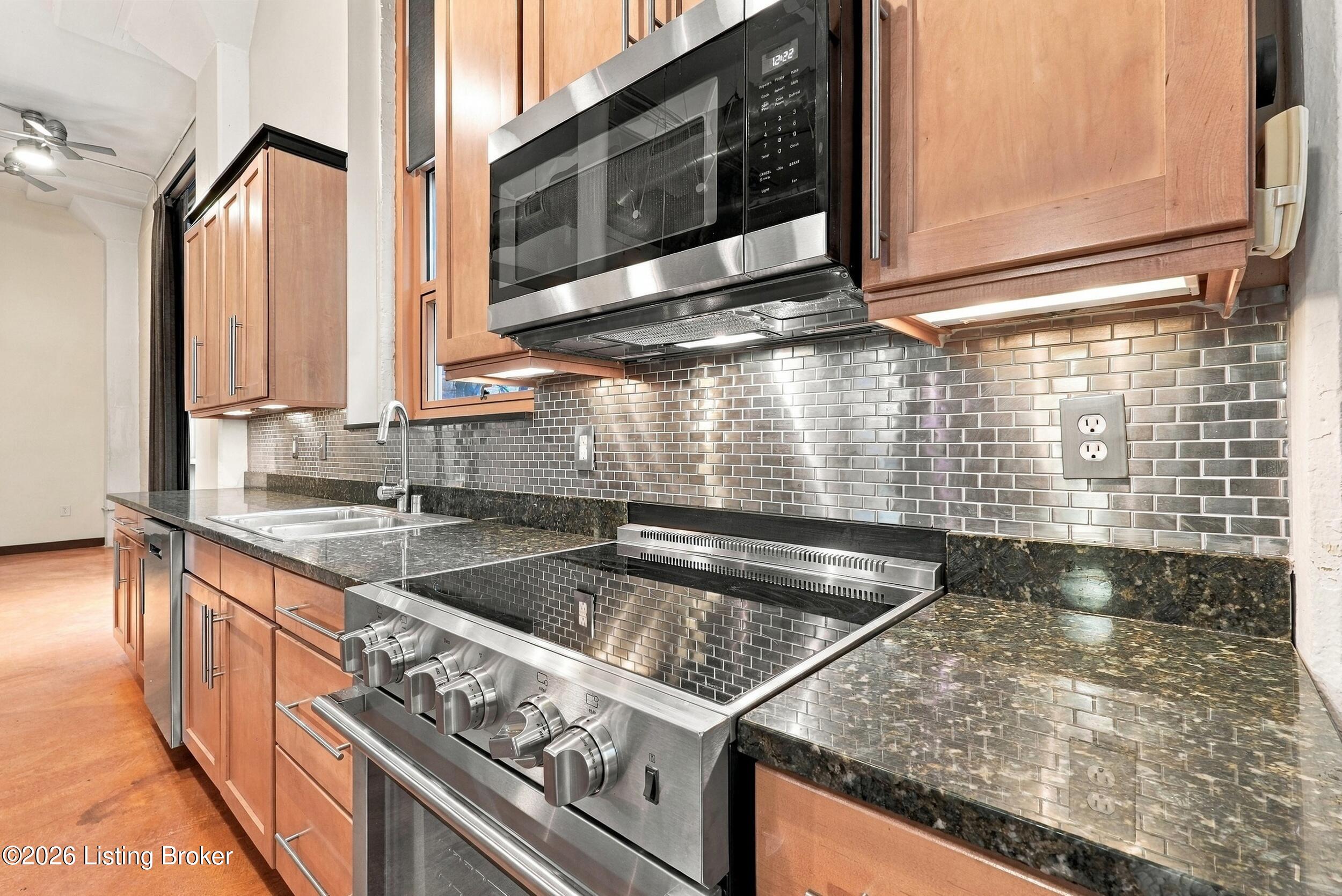 309 E Market St 204 Property Photo 14