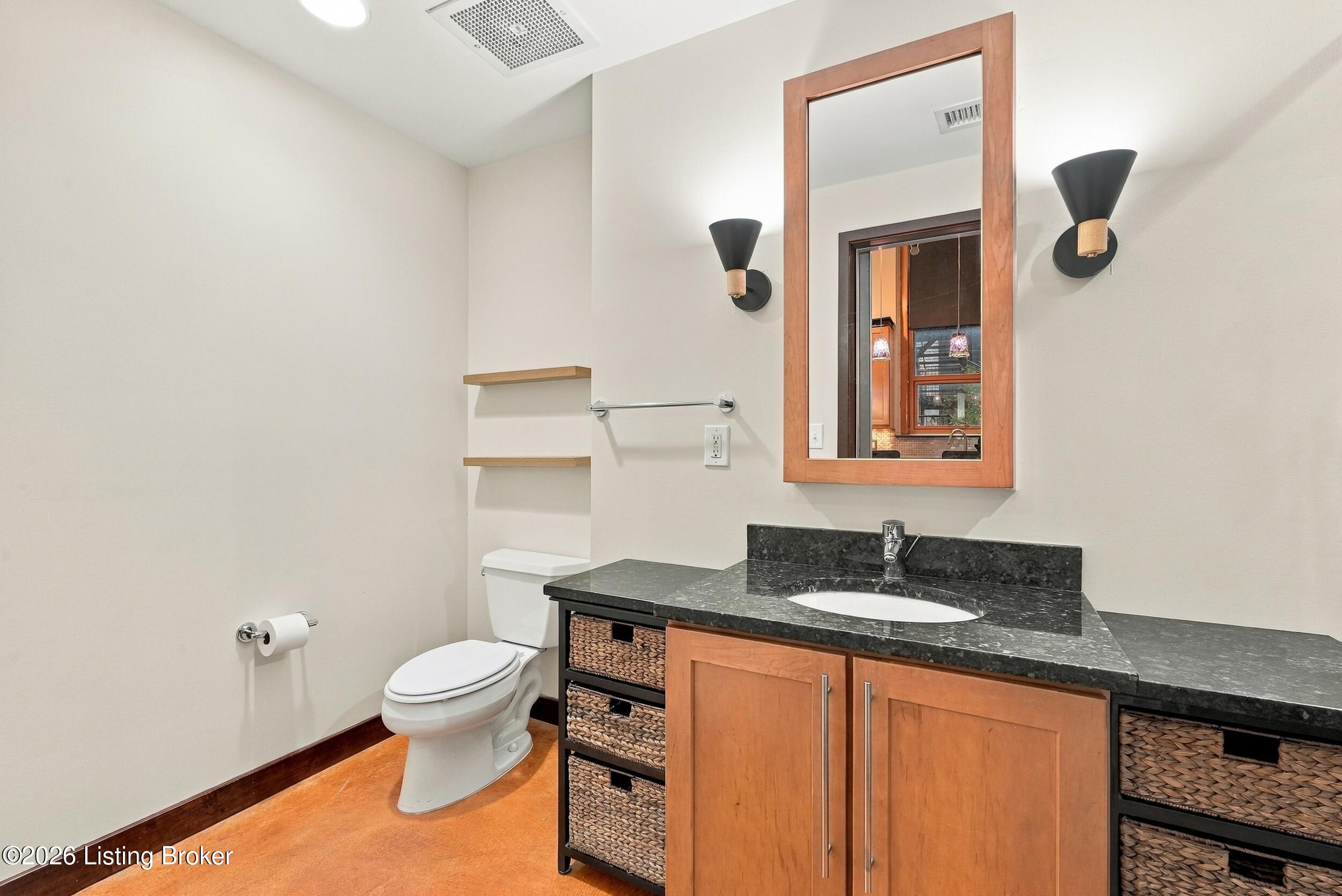 309 E Market St 204 Property Photo 16
