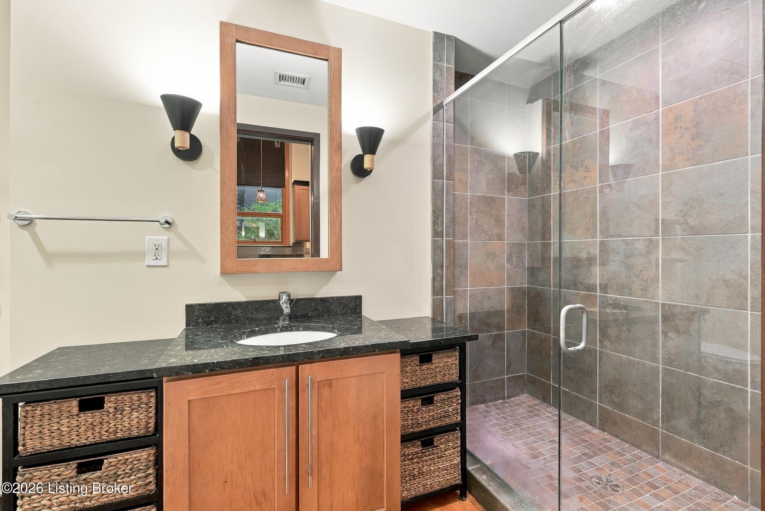 309 E Market St 204 Property Photo 17