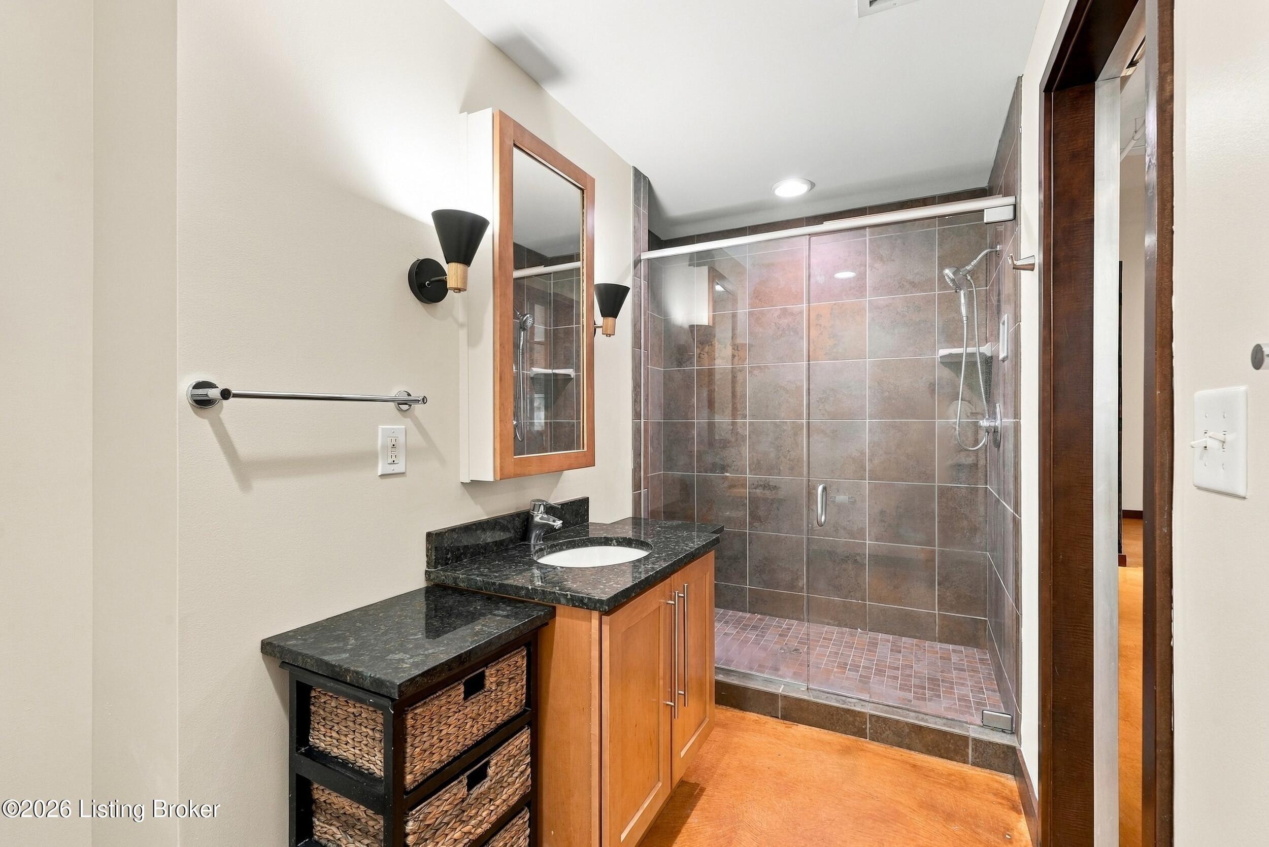 309 E Market St 204 Property Photo 18