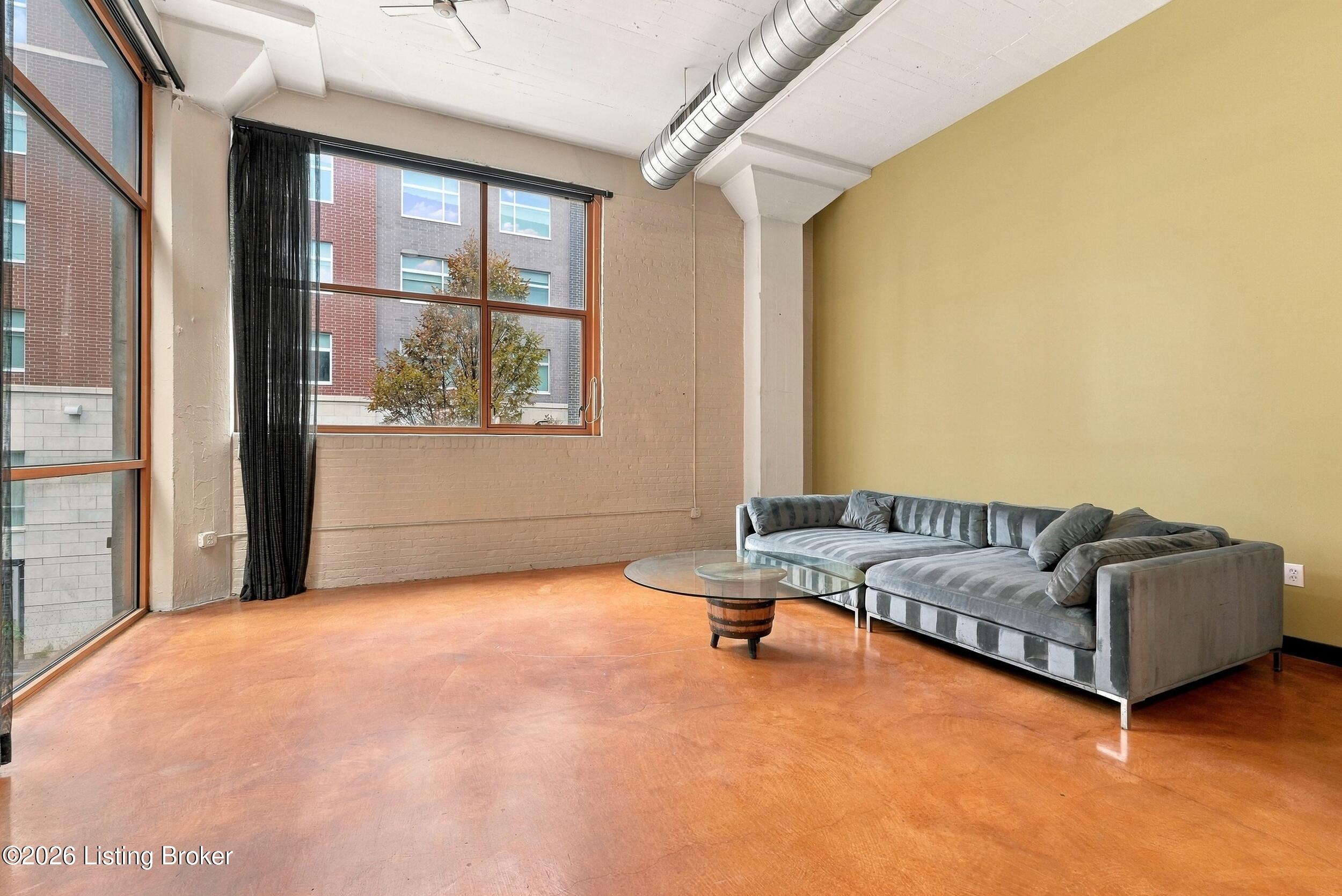 309 E Market St 204 Property Photo 22