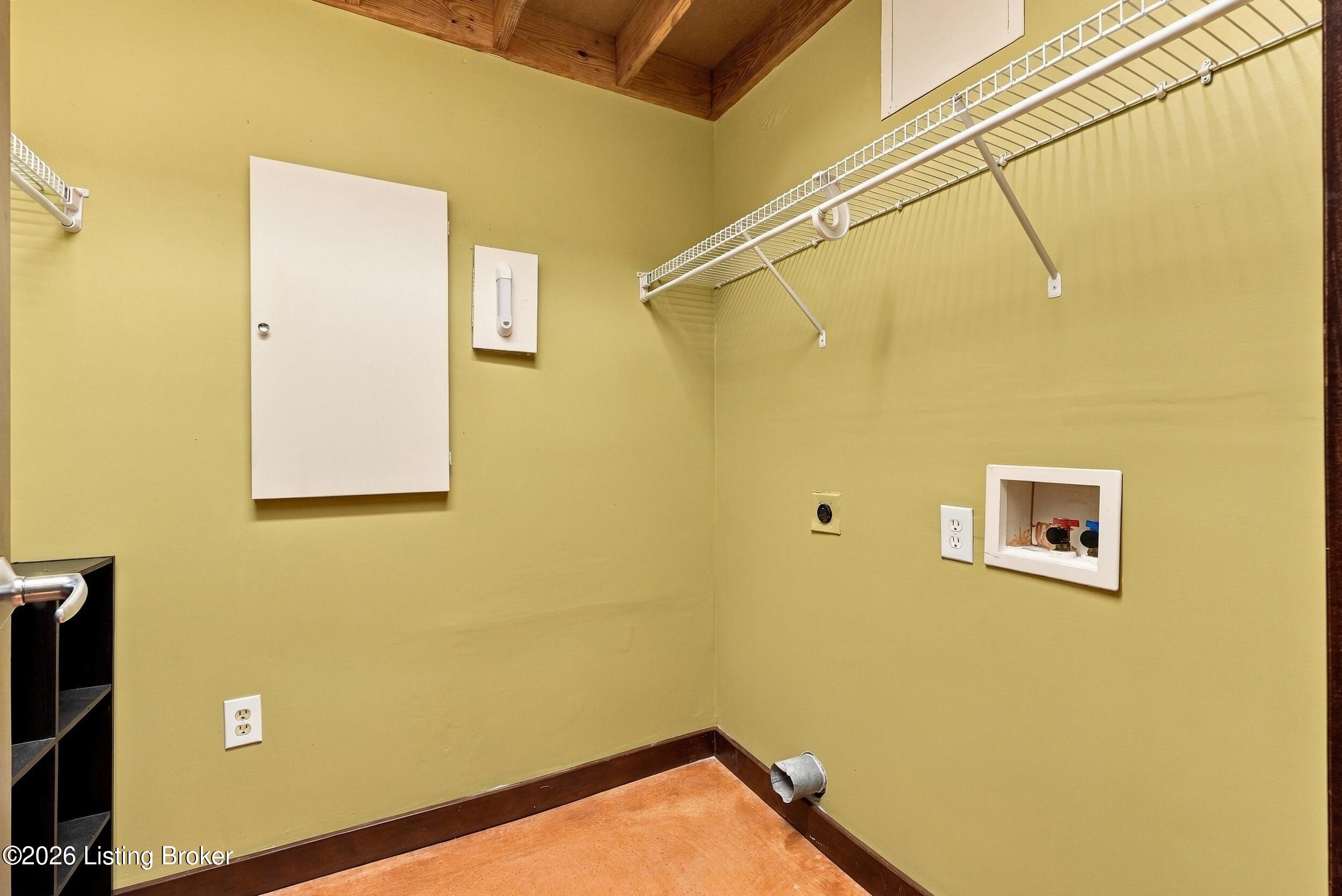 309 E Market St 204 Property Photo 23