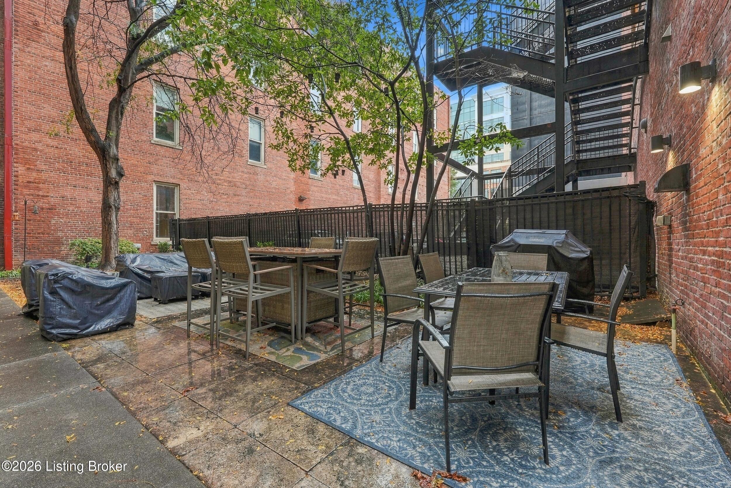 309 E Market St 204 Property Photo 27