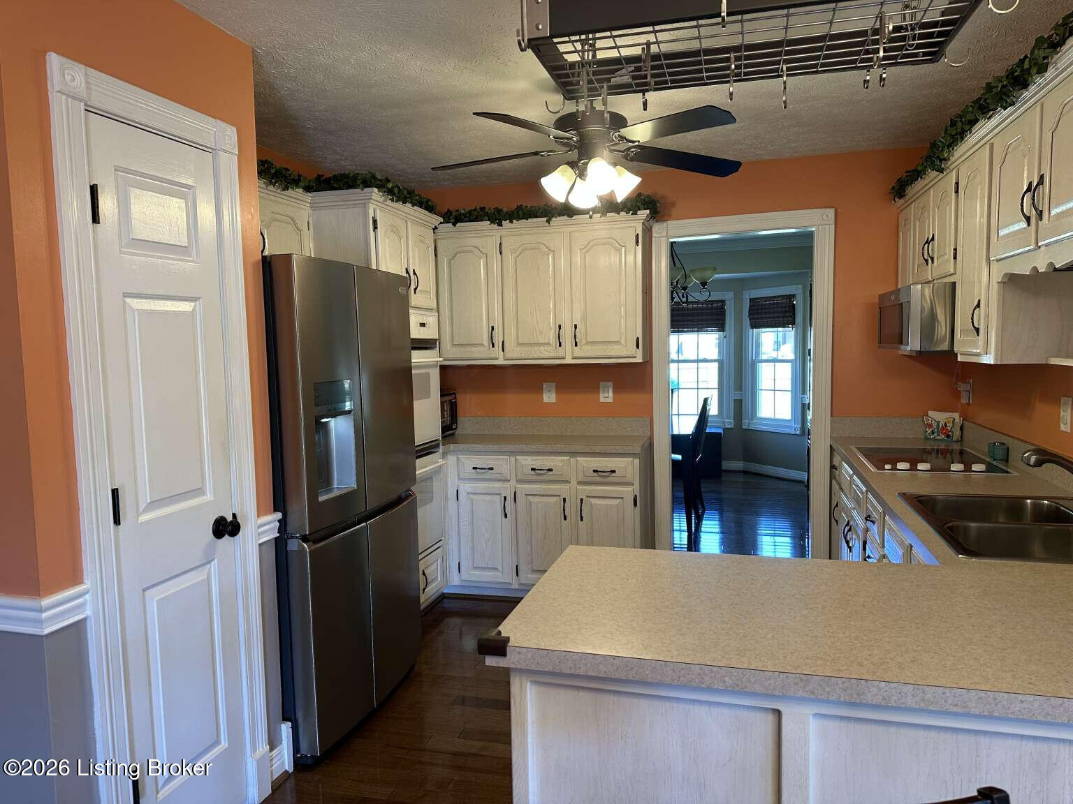 1002 Cobblestone Way Property Photo 4