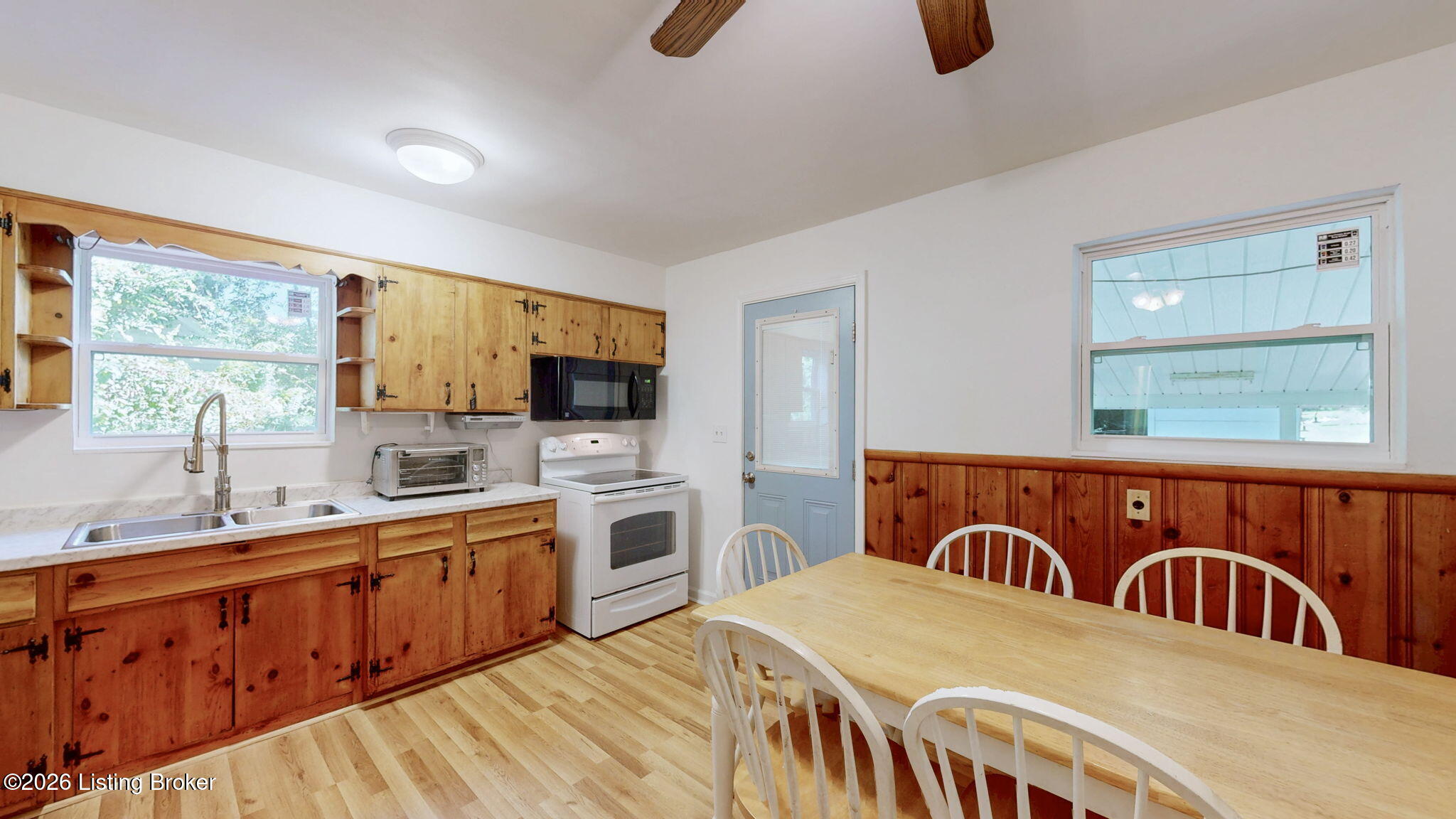 9212 Vevey Rd Property Photo 3