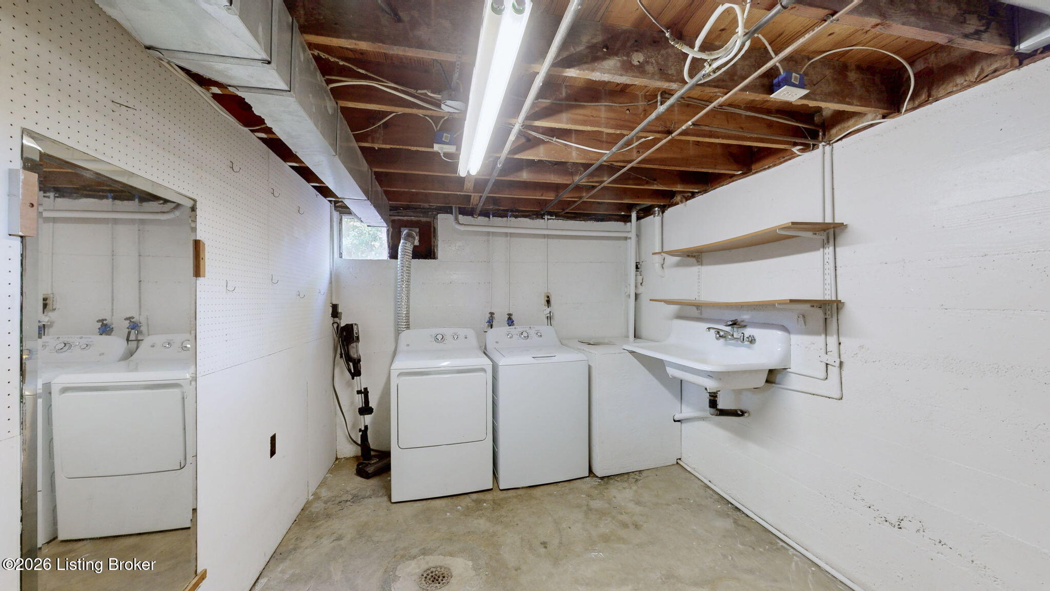9212 Vevey Rd Property Photo 32